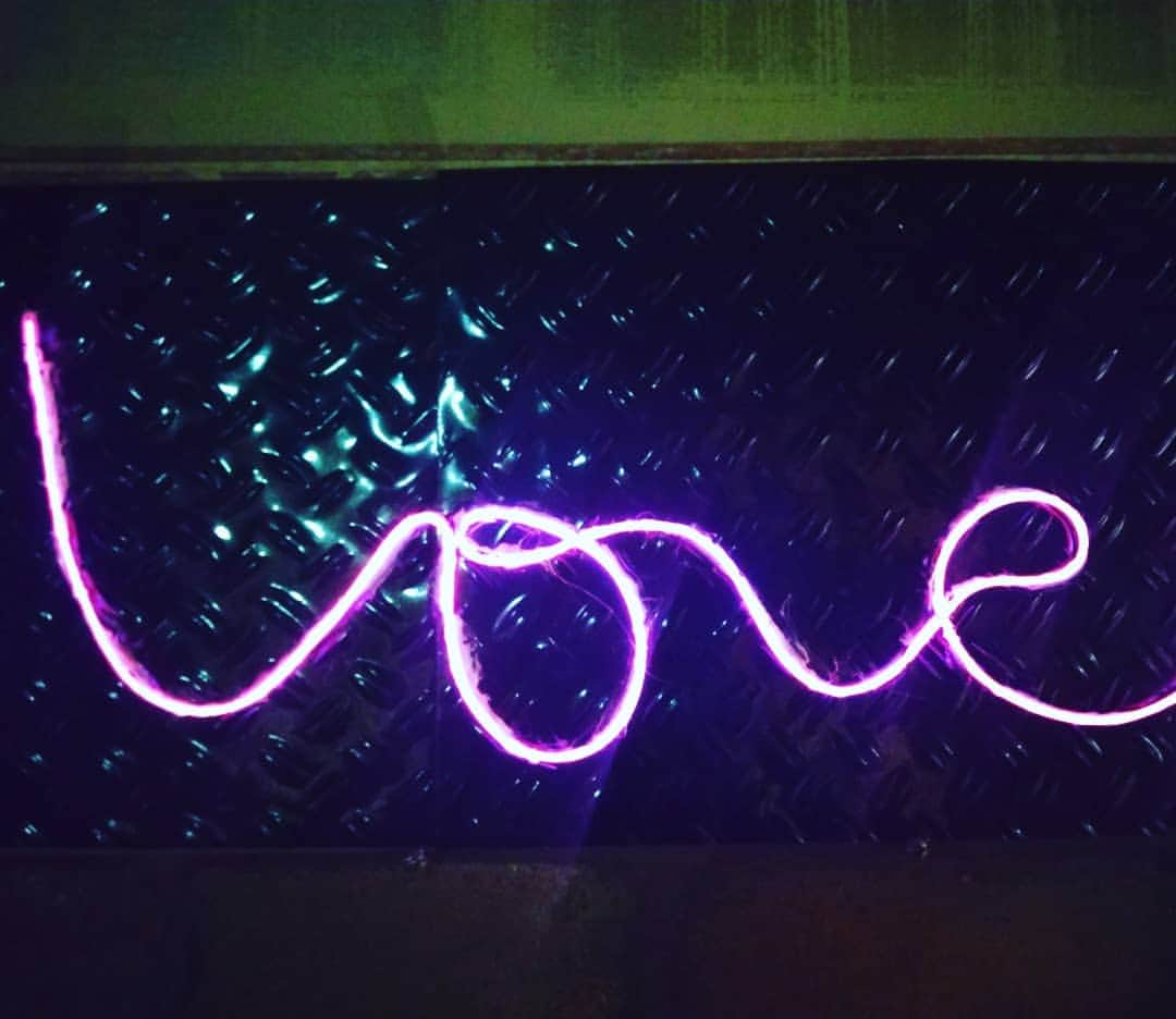 袋町鉄板酒場 ぶれいこうのインスタグラム：「ネオンライトで映えスポット💗 チャミスルも入荷しました！  #ぶれいこう袋町店#広島グルメ#広島鉄板居酒屋#鉄板居酒屋広島#広島県#広島市#女子会人気#広島市中区#広島市中区袋町#広島パルコ#広島市グルメ#広島県グルメ#広島飲み放題#広島宴会#宴会広島#女子会広島#広島女子会#広島サプライズ#広島誕生日#袋町女子会#袋町誕生日#広島市中区鉄板居酒屋#広島市中区食べ放題#広島居酒屋#居酒屋広島#広島市個室居酒屋#個室居酒屋広島市#広島市食べ放題#広島市食べ飲み放題#ネオン居酒屋」