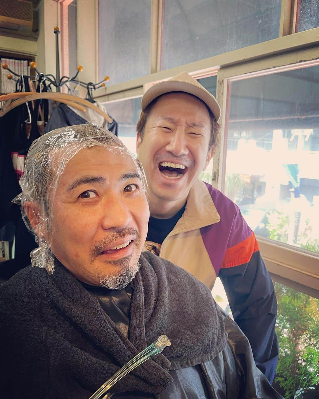 杉本知香さんのインスタグラム写真 - (杉本知香Instagram)「楽屋😆  #中目黒美容室 #千原せいじ#千原兄弟#チハラトーク#ハゲ止まり#ドライヤー2秒  #ジョイマン池谷#ジョイマン#なんだこいつー #セブンbyセブン享奈緒 #セブンbyセブン  #天津向#天津#オタク界のカリスマ  #ゆったり感江崎#ゆったり感」4月27日 17時38分 - sugimotoc