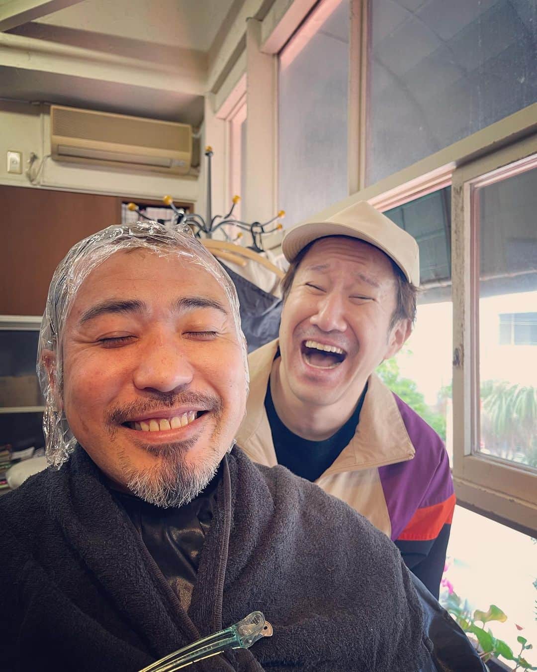 杉本知香さんのインスタグラム写真 - (杉本知香Instagram)「楽屋😆  #中目黒美容室 #千原せいじ#千原兄弟#チハラトーク#ハゲ止まり#ドライヤー2秒  #ジョイマン池谷#ジョイマン#なんだこいつー #セブンbyセブン享奈緒 #セブンbyセブン  #天津向#天津#オタク界のカリスマ  #ゆったり感江崎#ゆったり感」4月27日 17時38分 - sugimotoc