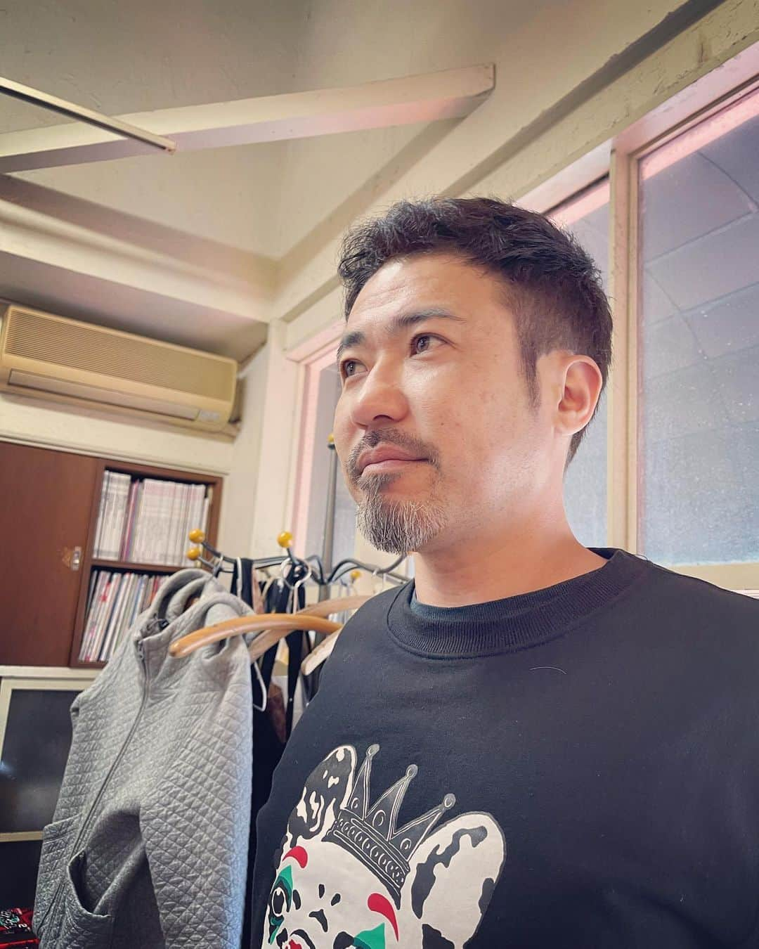 杉本知香さんのインスタグラム写真 - (杉本知香Instagram)「楽屋😆  #中目黒美容室 #千原せいじ#千原兄弟#チハラトーク#ハゲ止まり#ドライヤー2秒  #ジョイマン池谷#ジョイマン#なんだこいつー #セブンbyセブン享奈緒 #セブンbyセブン  #天津向#天津#オタク界のカリスマ  #ゆったり感江崎#ゆったり感」4月27日 17時38分 - sugimotoc