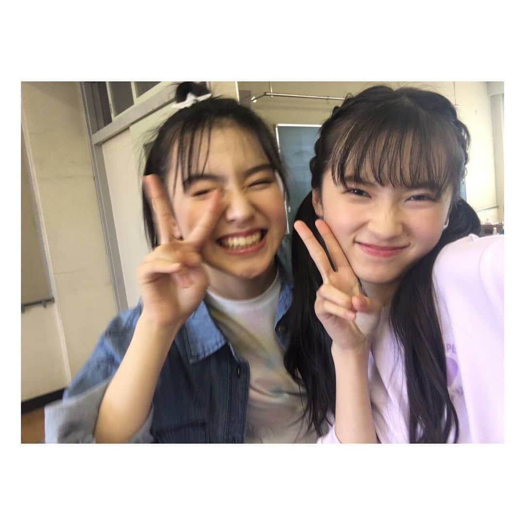 桧山ありすさんのインスタグラム写真 - (桧山ありすInstagram)「着回しページのおふしょ📸 part2!!  写真でわかる通り、 毎回大爆笑しながら楽しく撮影させてもらえました❤︎ 2枚目のもんちゃんが舌を出してる表情大好き💕👅 4枚目はありすがプロムのダンス練習をしているシーンをレイラちゃんが笑顔で見守ってくれてるところです笑  すきぴ着回し恋物語💕1年間応援ありがとうございました😚 着回しという貴重な体験をさせて頂き、本当に嬉しかったです♡  どの撮影も本当に楽しかったな‪(*ˊᵕˋ* )  #ニコプチ #プチモ #桧山ありす #着回し #すきぴ」4月27日 18時22分 - alice.hiyama