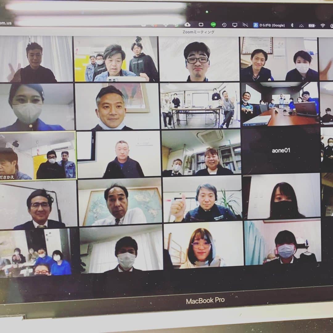 入江慎也さんのインスタグラム写真 - (入江慎也Instagram)「オンラインで全国の清掃業を携われている皆さんに90分のオンライン講演会をやらせていただきました。 皆さん同じ業種なので親近感がありまして、パワーをいただきました。 ピカピカの作業着着て初めての講演会でした。二年前は自分が清掃会社を立ち上げて、清掃の講演をやらせていただけることになるなんて全く思いませんでした。人生面白いです！ ありがとうございました😭  #株式会社ピカピカ #ハウスクリーニング #清掃業 #講演会」4月27日 18時25分 - oreirie0408