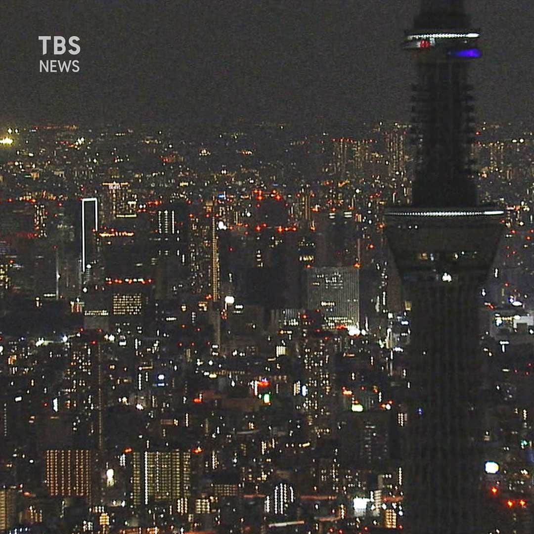 TBS NEWSさんのインスタグラム写真 - (TBS NEWSInstagram)「4月25日、３度目の緊急事態宣言の期間に入った東京では、東京タワーなど都心の夜を彩るライトアップが午後８時で終了しました。   都心では午後８時、東京スカイツリー、渋谷駅前のスクランブル交差点に面するビルの電光掲示板などが一斉に消灯しました。   小池都知事は２３日の記者会見で、人出を抑制するため午後８時以降は街灯を除き夜間の照明やネオンサインを消すよう協力を求めていました  #東京　#消灯　#緊急事態宣言 #東京タワー　#スカイツリー　 #小池百合子」4月27日 18時45分 - tbsnews_insta