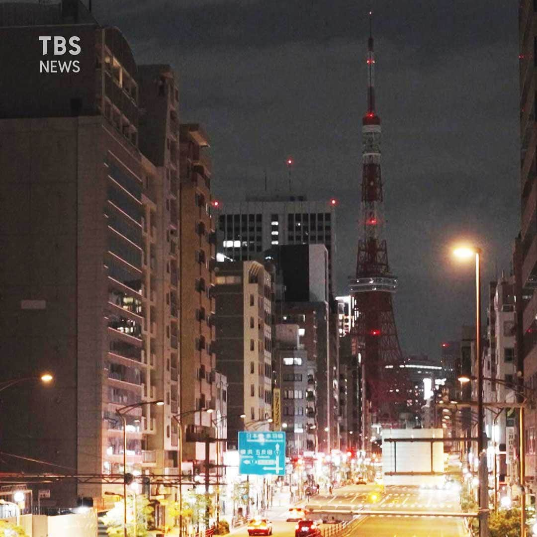 TBS NEWSさんのインスタグラム写真 - (TBS NEWSInstagram)「4月25日、３度目の緊急事態宣言の期間に入った東京では、東京タワーなど都心の夜を彩るライトアップが午後８時で終了しました。   都心では午後８時、東京スカイツリー、渋谷駅前のスクランブル交差点に面するビルの電光掲示板などが一斉に消灯しました。   小池都知事は２３日の記者会見で、人出を抑制するため午後８時以降は街灯を除き夜間の照明やネオンサインを消すよう協力を求めていました  #東京　#消灯　#緊急事態宣言 #東京タワー　#スカイツリー　 #小池百合子」4月27日 18時45分 - tbsnews_insta