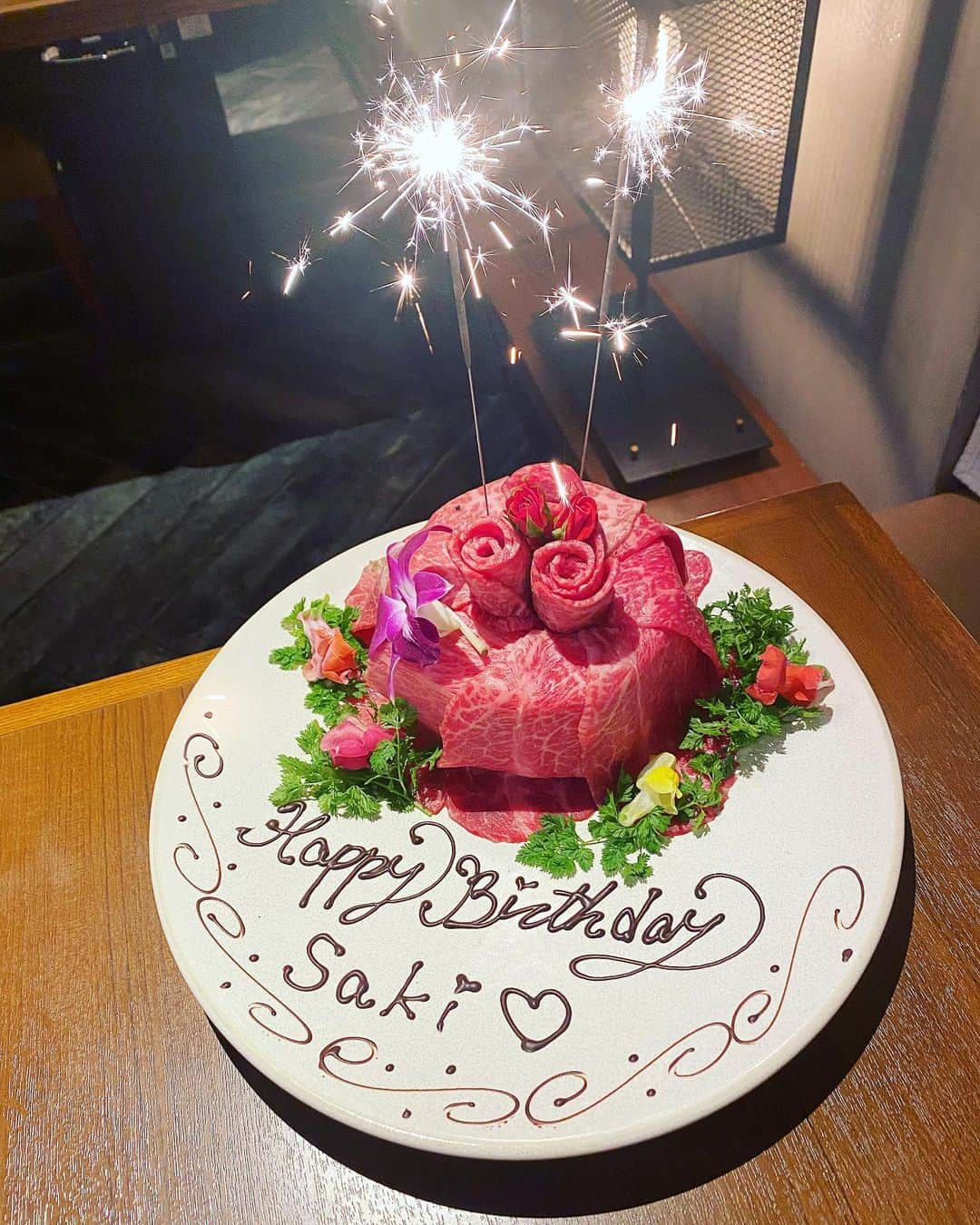 ririさんのインスタグラム写真 - (ririInstagram)「Happy Birthday ‼️ @saki_411 🎂✨✨💖  ケーキと見せかけて お肉ケーキ🧁👏😹  @ushigoro_yakiniku  表参道店にて 先日お誕生日会しました🎉  季節限定コースをいただきましたが どれも最高に美味しくて 幸せすぎました😣‼︎  前からホントうしごろが 1番好き💋💋💋  10周年おめでとうございます🎈 これからも楽しみにしています🐮 ファンです♡  さきちゃんとは 終始恋愛トークで 盛り上りお席ギリギリまでいちゃった😹😚💦 いろいろな環境の変化も あるけど変わらず安定の #さきりり　でした😹💓 改めてお誕生日🎂 おめでとう🎊🍾🐸💓 素敵な1年にしてね❤️  #love #happy #birthday #誕生日 #うしごろ #焼肉」4月27日 18時55分 - riri.ribon