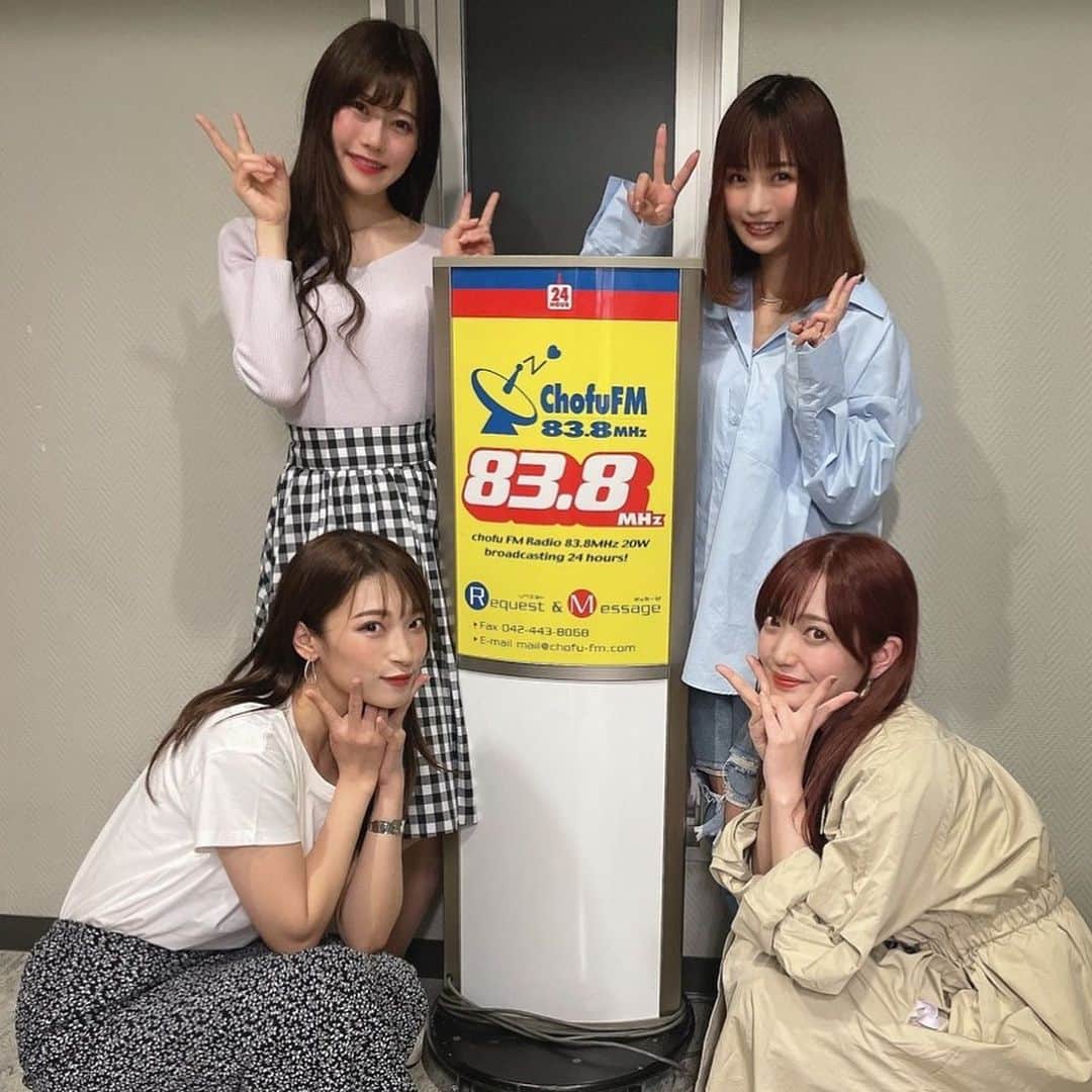 二瓶有加のインスタグラム：「. 毎週レギュラー出演させて頂いていた、調布FM らじぷら　の最終回収録、終わりました✨✨✨ . . 1年8ヶ月の間、この番組を一緒に楽しんでくれたリスナーの皆さん 本当にありがとうございました✨ . . この番組を通して出会えた、 ちぃちゃん、りっちゃん、れあちゃ。 芸歴も、年齢も、生まれも みーーーんなバラバラなのに、 不思議なくらい仲良くなるのが早くて、初めましての日から初めてじゃないみたいに4人でわちゃわちゃしていました。 コロナ禍になってからプライベートで会える機会は減ってしまったけど、この番組が終わってもみんなとの縁を大切にして行きたいです☺️🙏🌷 . . この番組が決まった時、本当に嬉しくて、それが終わってしまったのかぁと思ったら本当に寂しいです。 . これから、またみんなと違う機会でお仕事できるように私自身も頑張っていきたいと思います！ . 1年8ヶ月ありがとうございましたー！🤚✨✨✨ . 最終回は 5月９日、23:00からです！ リスラジというアプリで全国の方にお聴きいただけますので、ぜひお聴きください✨✨✨ . . #調布FM #らじぷら　#最終回」