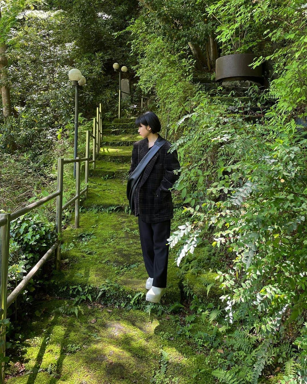 東咲月さんのインスタグラム写真 - (東咲月Instagram)「🌳🌴🍃🐛翠の道  #いつかのしゃしん」4月27日 20時30分 - satsukiiazuma