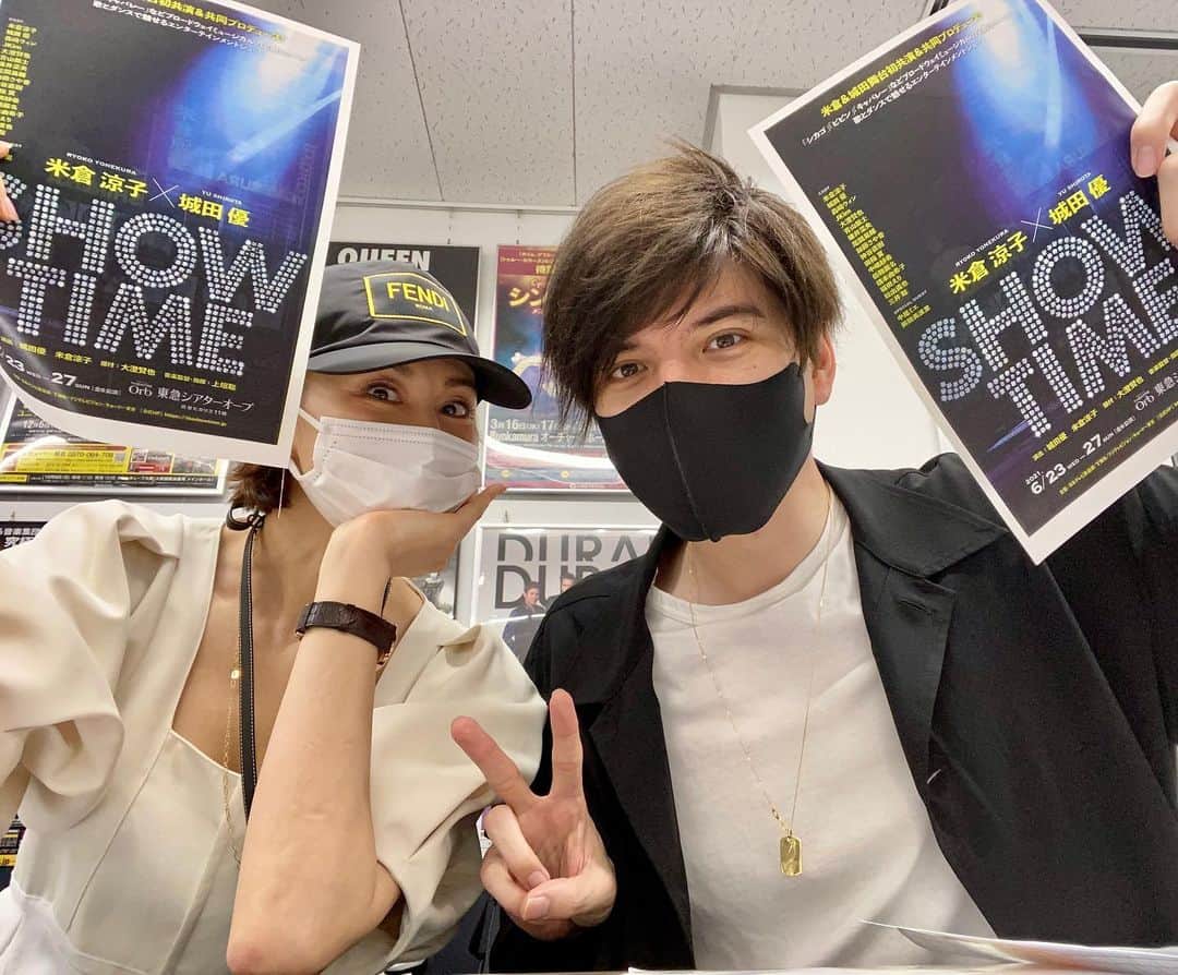 米倉涼子のインスタグラム：「今日は朝から、しろたん、主要スタッフさんと一緒に6月のSHOWTIMEの打ち合わせをガッツリしてきました！﻿ 想いがこもったショーになる様にみんな力を合わせて頑張るよー！﻿ ﻿ We are having a meeting with him at SHOWTIME in June this morning!﻿ We are working hard together to make a great show for you!﻿ ﻿  @yu_shirota  #SHOWTIME」