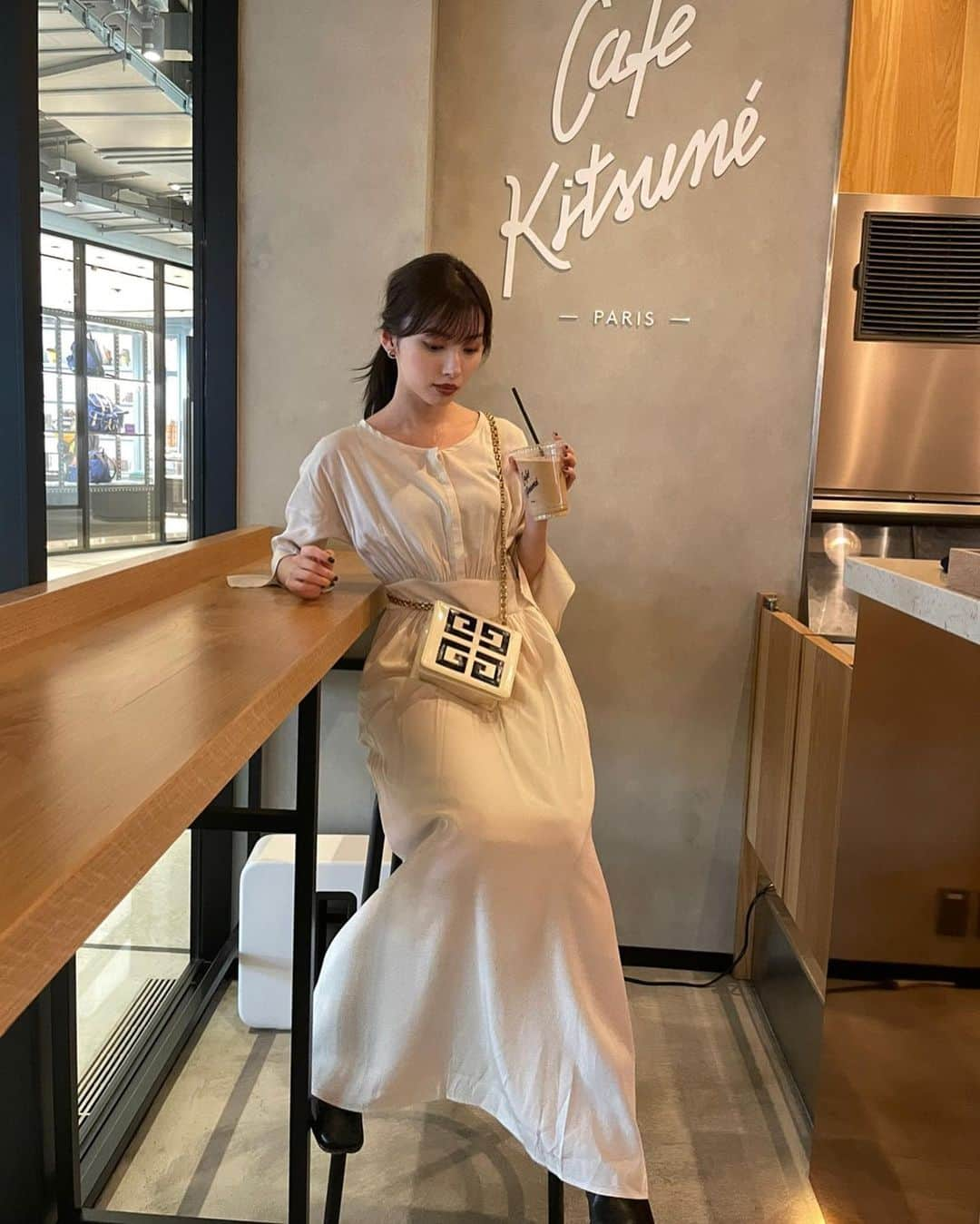 谷川菜奈さんのインスタグラム写真 - (谷川菜奈Instagram)「153cmコーデ🤍 珍しくアイボリー！ かんわいいさちかちゃんの かんわいいワンピース😽 #153cmコーデ #低身長コーデ」4月27日 21時06分 - pechi.130