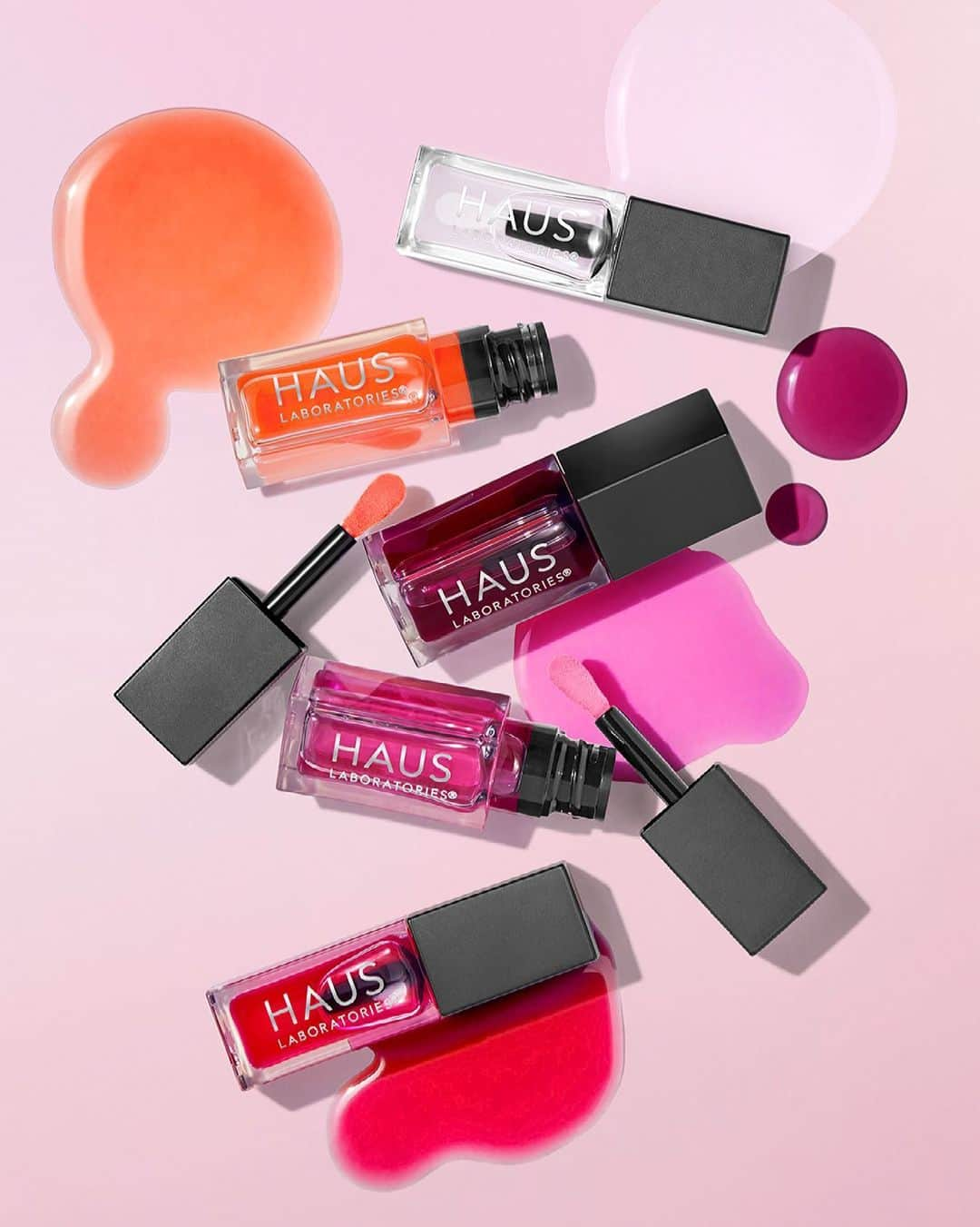 レディー・ガガさんのインスタグラム写真 - (レディー・ガガInstagram)「The new @hauslabs PhD HYBRID LIP OIL STAIN is available now! It leaves your lips feeling nourished with a subtle true-to-you lip stain. Get all 5 shades on IG Shop, amazon.com/hauslabs (US) & hauslabs.com (globally) 🍭」4月28日 1時01分 - ladygaga