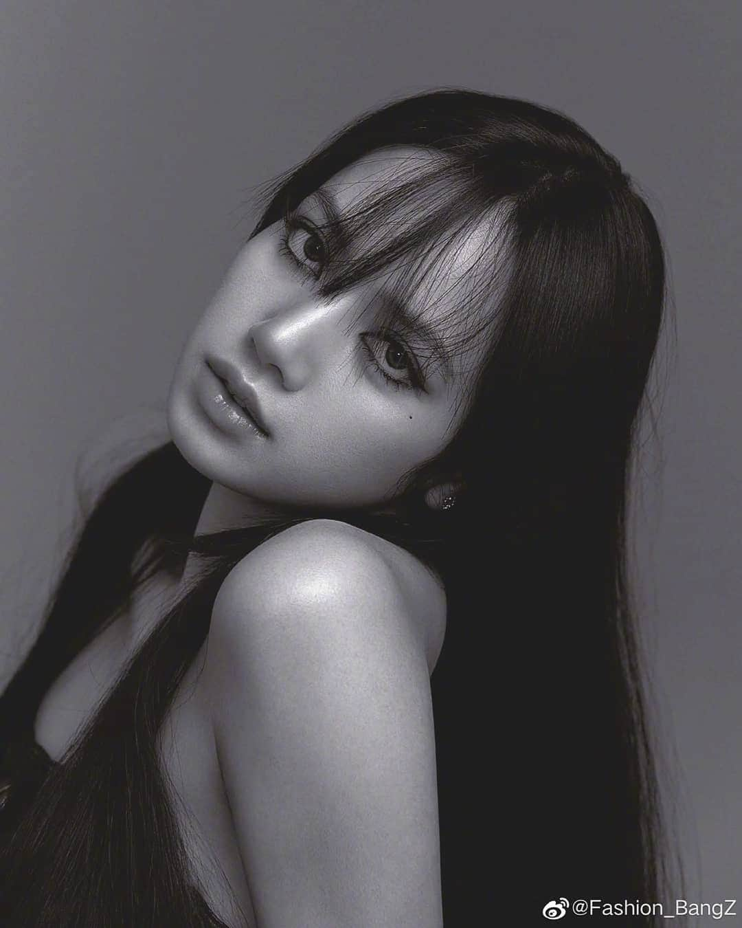 リサさんのインスタグラム写真 - (リサInstagram)「LISA VOGUE JAPAN [SCAN] . . . #LISA #LALISA #리사 #블랙핑크 #BLACKPINK #LALISAMANOBAN #LALISAMANOBAL #blackpinklisa #lisablackpink」4月28日 1時28分 - lisa.blackpink