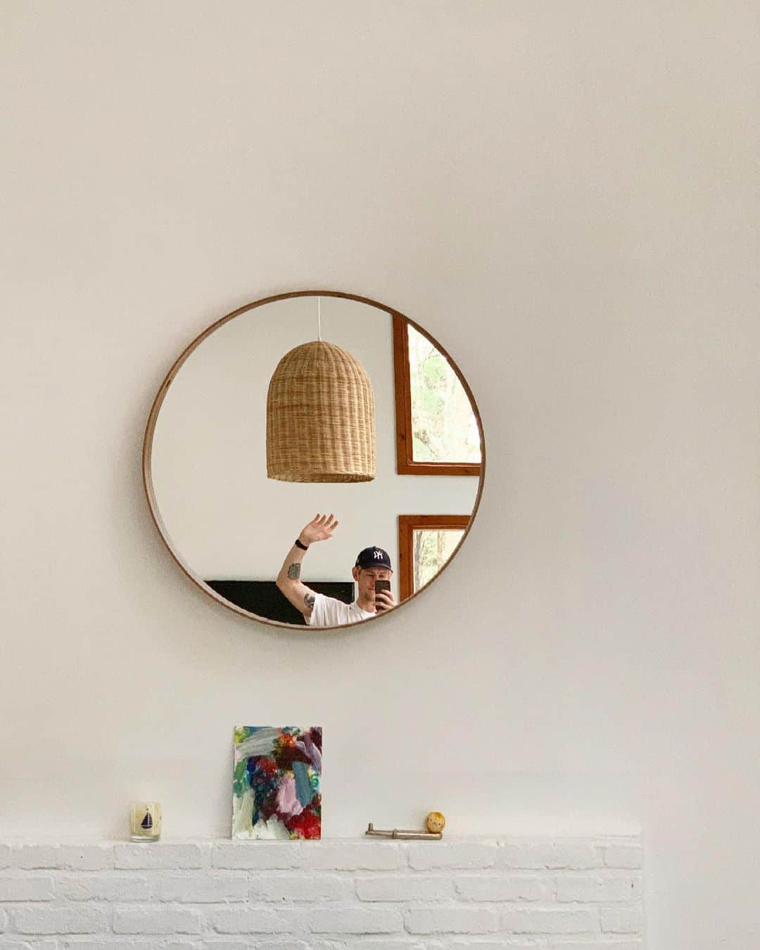 テイラー・ペンバートンのインスタグラム：「Boomers got the vax 🧪💉🧬   So I actually got COVID a month ago (I felt super sick on the day that everyone was celebrating getting the vaccine 🙄) and lemme tell you, that shit was tufffff. I read a tweet comparing it to getting tackled on the one yard line, which I’d say is a pretty accurate description after having avoided covid and being a safe boi for over a year. Anyways, thank you Duane Reade and modern science, very cool 🙏🏼」