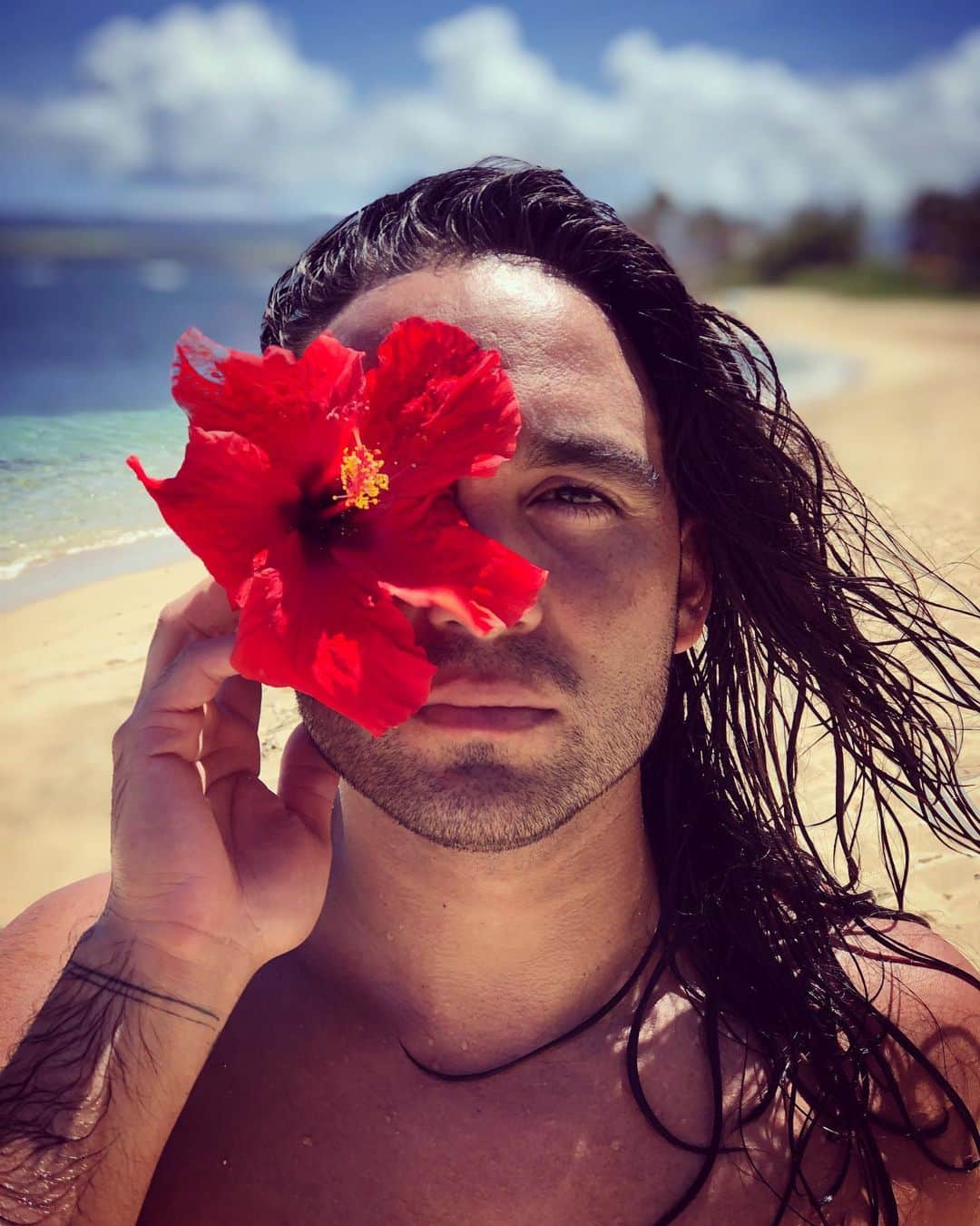クラウディオ・リースのインスタグラム：「I Love Hawaii ❤️  #iviscus #tiare #hawaii」