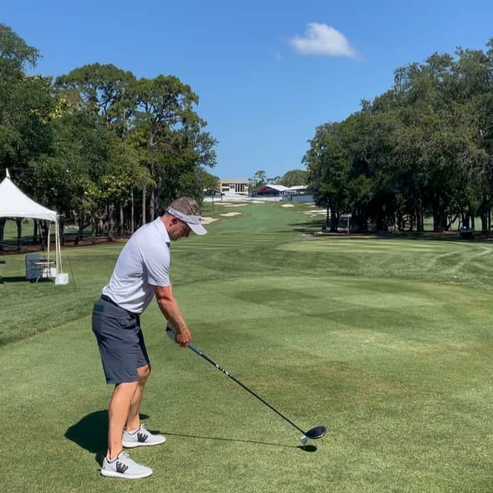 ルーク・ドナルドのインスタグラム：「Back at the @valsparchamp - always one of my favourites on Tour #18 #laserbeams #MizunoST200G」