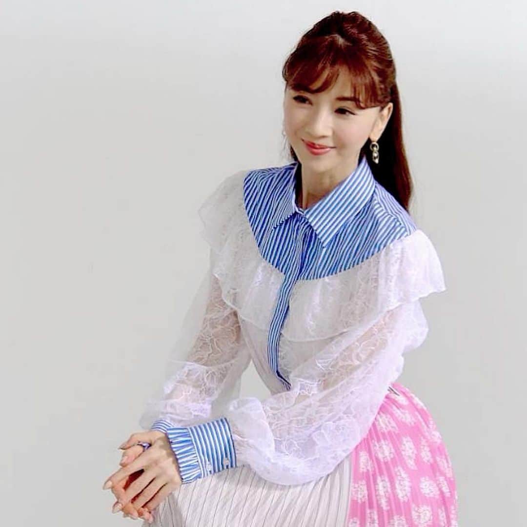 君島十和子さんのインスタグラム写真 - (君島十和子Instagram)「Liveで みなさんとお話しできるって楽しいです🍀  よろしくお願いいたします😆🙏🏻‼️  #ftcbeauty.staff #ftcbeauty #ftc #君島十和子 #十和子肌 #skincare #スキンケア #美肌 #ビューティー  #美容  #instaskincare  #instabeauty #フェリーチェトワコ」4月28日 16時12分 - ftcbeauty.official