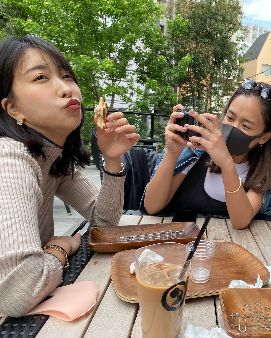 新藤まなみさんのインスタグラム写真 - (新藤まなみInstagram)「﻿ ダカフェ..☕︎﻿ ﻿ フルサンで有名な　#ダイワ　さんの﻿ #ダカフェ　にて🍓🍌🥭🍍🍊💓💓﻿ ﻿ うるさい女子集まるともう騒音。笑﻿ 空いててよかった、、、﻿ マンゴーの季節がやってきたーーー😆😆！！！﻿ ﻿ あまあまでうまうまでした🤤❤️﻿ ﻿ #カフェダイワ　#ダイワ　#恵比寿　#ダカフェ　#フルーツサンド　#中目黒　#カフェ　#映えカフェ　#恵比寿カフェ　中目黒カフェ　#おしゃれカフェ　#女子会　#wo #official #うぉさん」4月28日 16時14分 - manami_official_