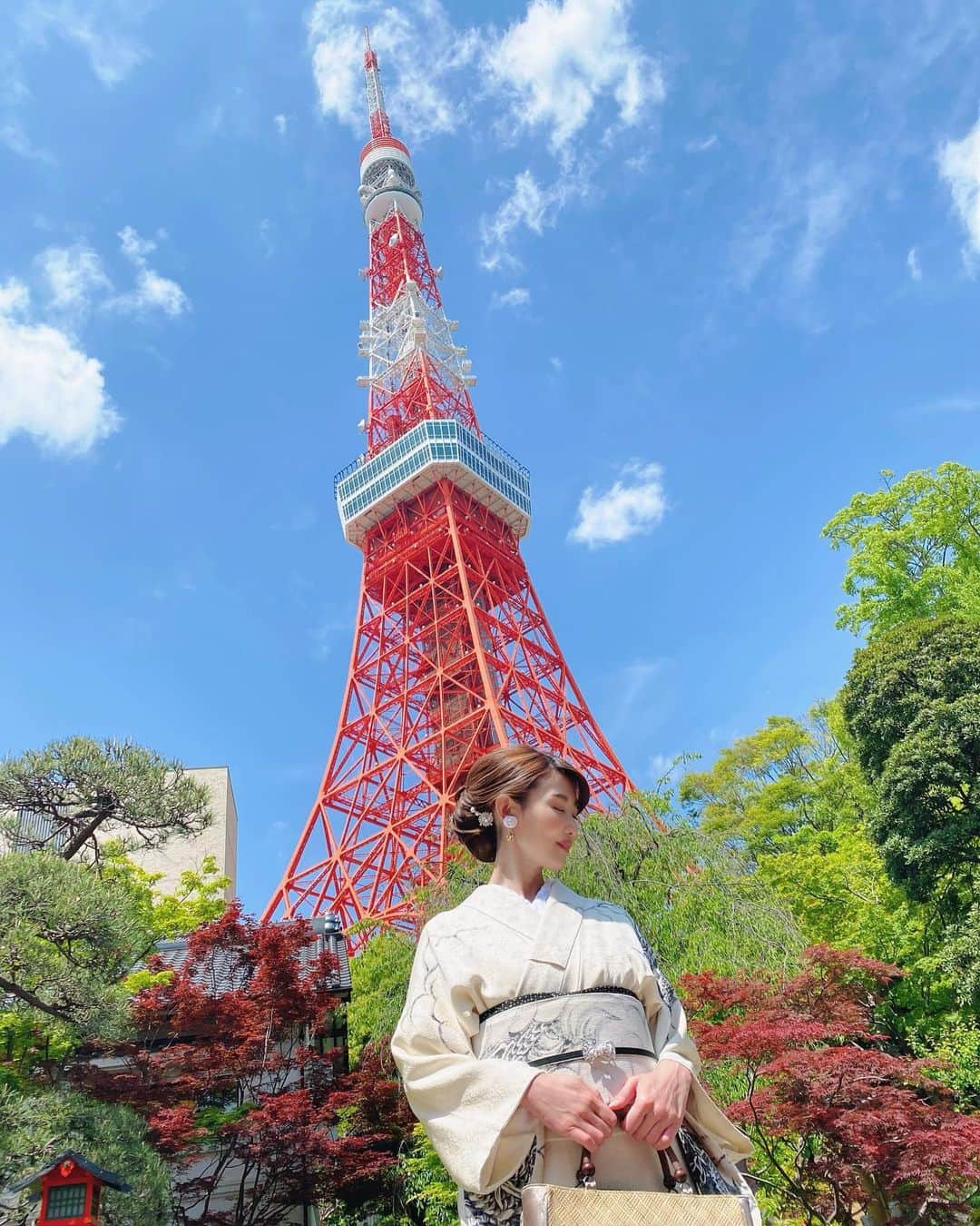 渋谷恭子さんのインスタグラム写真 - (渋谷恭子Instagram)「東京タワー🗼とお着物👘 素敵な1日でした❤️  龍🐉のお着物👘素敵ですというDMが @kimonokouei8 さんに幾つかきてるそうです！  直前までグリーンのお着物にしようと思ってたから そういうお話をお聞きすると、なんかとっても嬉しい✨✨  龍のお着物を着られた方から 運気がUPしたというご報告が沢山あって 地方の方にもリピーターが多いそうです😊  ストーリーズにあげた、お着物で日本を明るくするがコンセプトの『美女着物コミュニティ』 こちらにも入りたい方が何名かいらっしゃるそうです。 ご興味がおありでしたら @kimonokouei8 さんまでDMしてみてね💓  #東京タワー #きもの #着物 #着物興栄 #帯 #着物ヘア #銀座 #芝公園 #とうふ屋うかい #日本 #japanese #japan #kimono #tokyo #tokyotower #tokyotower🗼」4月28日 17時08分 - kyoko.86