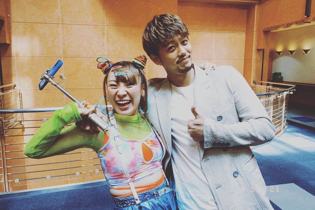 竹内涼真のインスタグラム：「まさかのフワちゃんとは、同期でタメで地元が近い。☺️☺️」