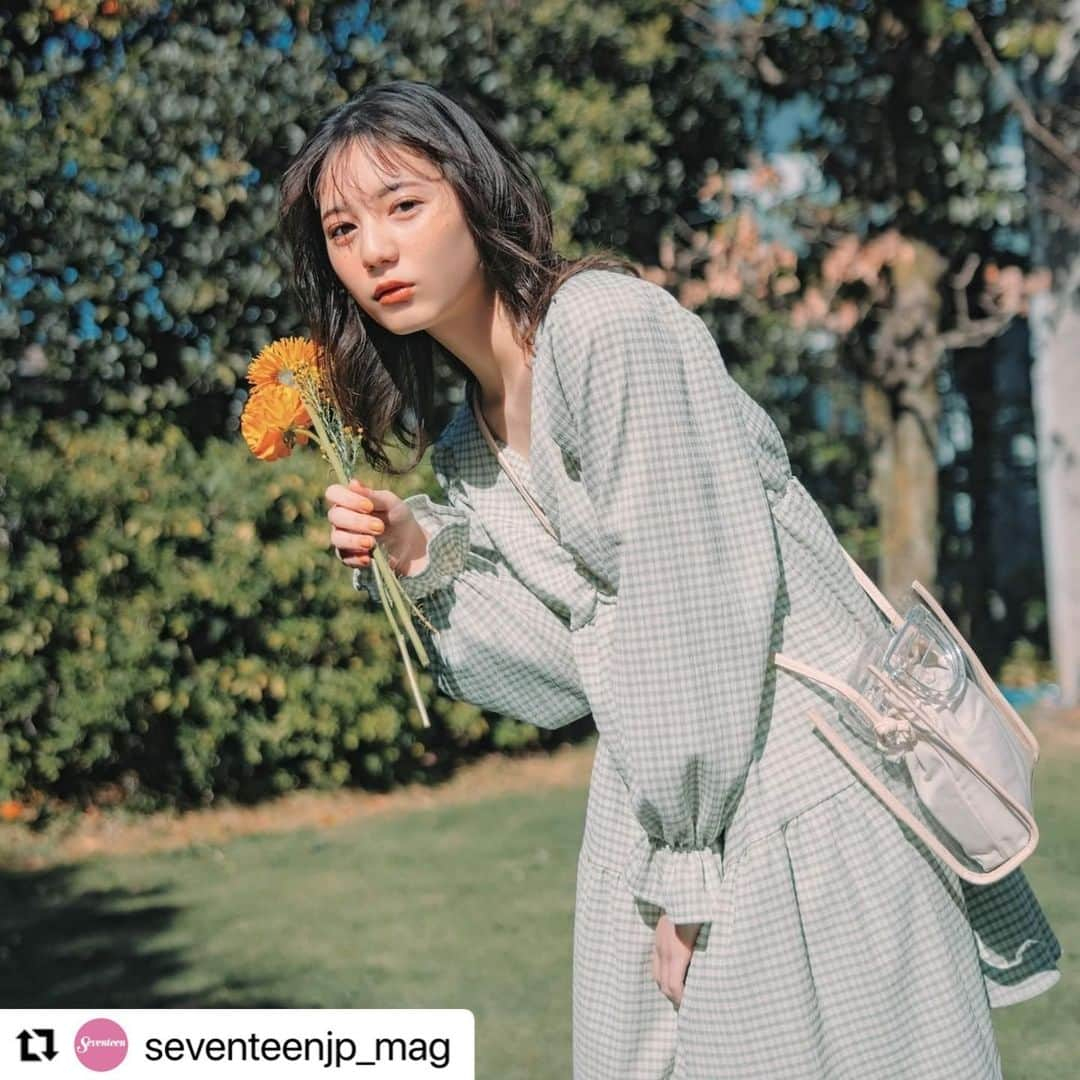 小坂菜緒さんのインスタグラム写真 - (小坂菜緒Instagram)「4/30発売のSeventeen6月号には、乃木坂46の久保史緒里ちゃんとこさかなの「坂道姉妹」ファッション企画があります✨ 現在発売中の5月号から、坂道姉妹の連載もスタートしたので、ぜひチェックしていただけると嬉しいです🌷  #Repost @seventeenjp_mag with @make_repost ・・・ #こさかな が初夏に着たいのは、軽やかワンピース👗 #Seventeen6月号 の特集『くぼし＆こさかな 坂道姉妹の大好き夏ワンピ』からチラ見せ写真です🎶  ＼ 予約リンクはこちら ／ Amazon　https://amzn.to/3tzlma3 セブンネットショッピング　https://bit.ly/2RMBiYD タワーレコード　 https://bit.ly/3dzelRf （URLをコピペしてアクセスしてね）  #小坂菜緒1st写真集 #小坂菜緒 #日向坂46 #坂道姉妹 #久保史緒里 #乃木坂46」4月28日 10時14分 - kosakanatops