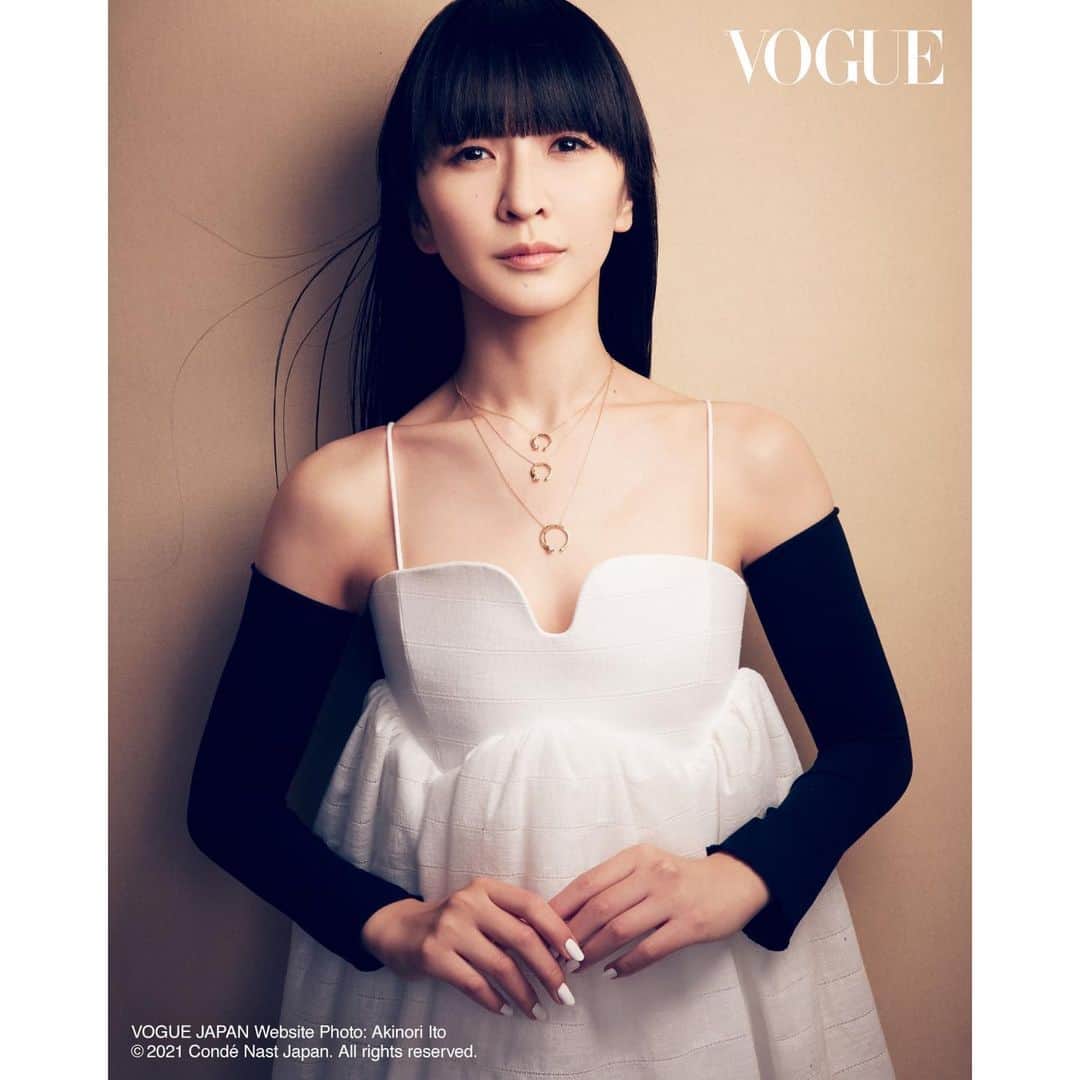 Perfumeさんのインスタグラム写真 - (PerfumeInstagram)「本日発売の「VOGUE JAPAN」2021年6月号に Perfumeがフォーエバーマーク アヴァンティ™ コレクションを纏って登場💍✨ WEB記事はストーリーズのリンクからどうぞ！✨  Perfume x VOGUE JAPAN. A Shining Future - Visit @voguejapan for a new interview with Perfume featuring @forevermark ‘s new collection "The Forevermark Avaanti ™”. Link in stories. #prfm」4月28日 11時09分 - prfm_official