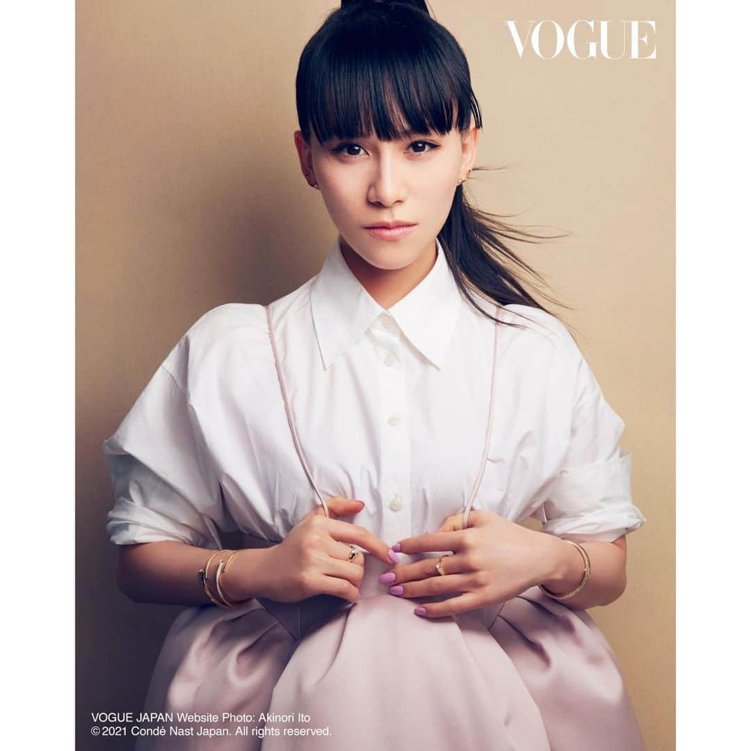 Perfumeさんのインスタグラム写真 - (PerfumeInstagram)「本日発売の「VOGUE JAPAN」2021年6月号に Perfumeがフォーエバーマーク アヴァンティ™ コレクションを纏って登場💍✨ WEB記事はストーリーズのリンクからどうぞ！✨  Perfume x VOGUE JAPAN. A Shining Future - Visit @voguejapan for a new interview with Perfume featuring @forevermark ‘s new collection "The Forevermark Avaanti ™”. Link in stories. #prfm」4月28日 11時09分 - prfm_official