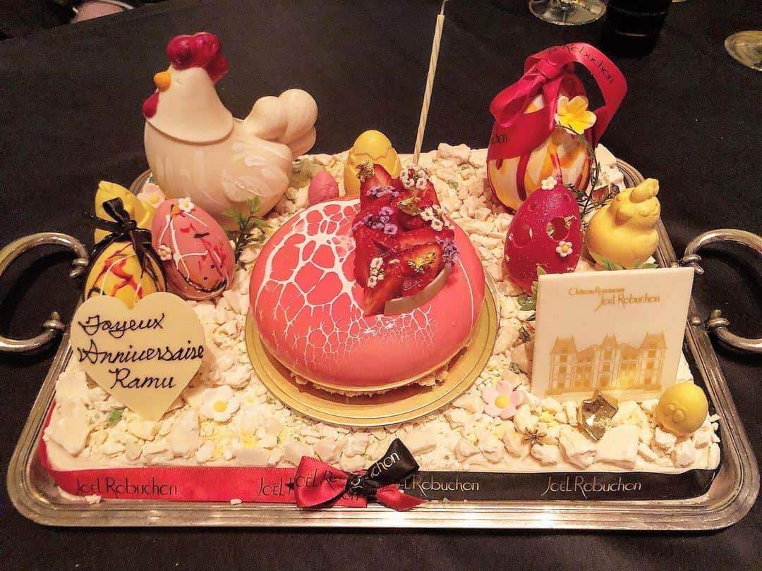 玉川来夢のインスタグラム：「さぷらいずけーき🎂💕 #joelrobuchon」