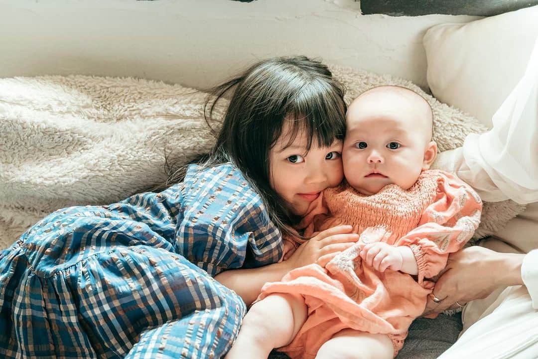 柏木亜季子のインスタグラム：「. コロナの影響もあって なかなか外出もできませんが 子供たちの特別な日も 何気ない日常も写真で残しておきたい。 希望している写真を伝えて サクッと撮ってもらって 感染対策もしっかりしてくれて とてもよかったので 皆さんも是非〜 @photoru.jp」