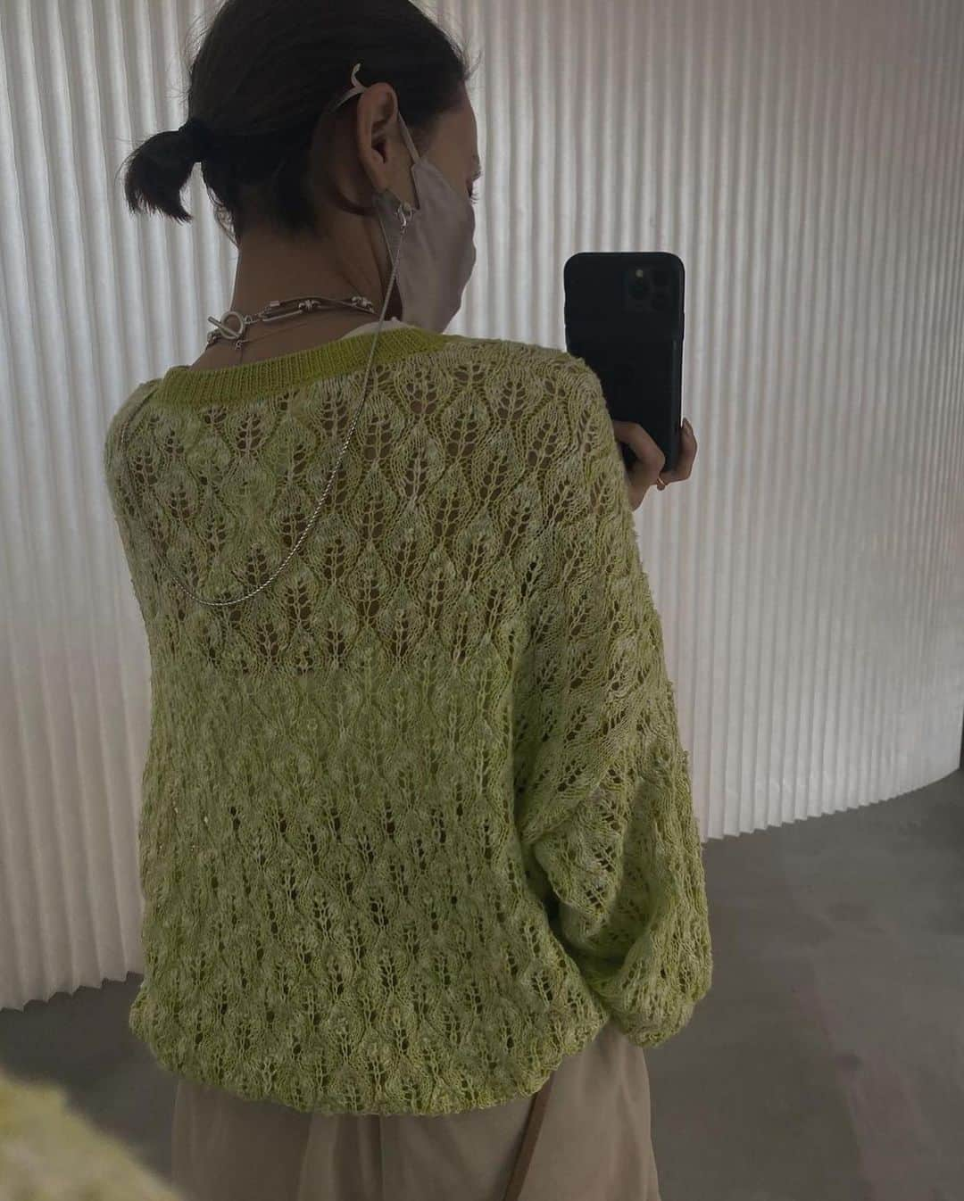 黒石奈央子さんのインスタグラム写真 - (黒石奈央子Instagram)「medi loose crochet knit ¥17500 5/4 . . カラフルなクロシェニットは ブルー、イエロー、ホワイトの三色展開。  @ameri_shinjuku @amerivintage @ameri_daikanyama @ameri.shinsaibashi  @ameri_omotesando #ameri#amerivintage #fashion #vintagefashion #coordinate#ootd#outfit#osanposnap #705_outfit #大人ファッション #大人コーディネート #大人スタイル #modestyle #modefashion#modecasual」4月28日 17時33分 - blackstone705