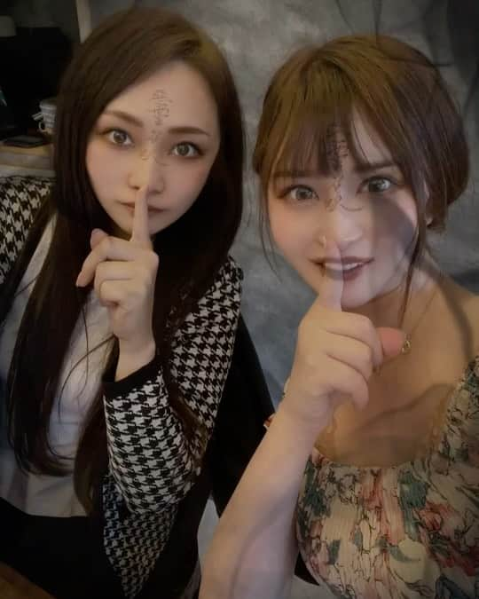 SHIZUのインスタグラム：「. . . ニンニンニンニンニンニン 今日も最高な日を😙 . . ふいなショット🤣 みなみちゃん顔小さいわー 私も小さくなりたいので よろしくお願いします🤣 . . #忍者 #中国 #日本 #忍法 #富士山 #富士山🗻 #富士山キャンプ  #エコツアー #japan #japanese #ワンダリズム #ドラム缶ツアー #mtfuji #satoyama #satoyamalife  #satoyamavacation」