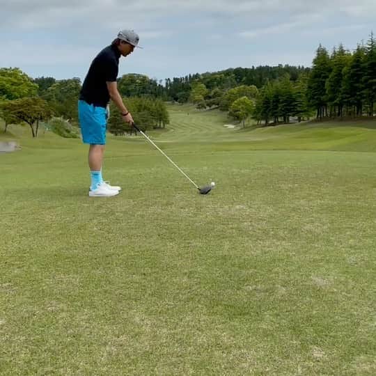 田中順平のインスタグラム：「トップからの切り返しの時にもう少しタメが欲しい  #ドライバー  #ゴルフ #ゴルフスイング」