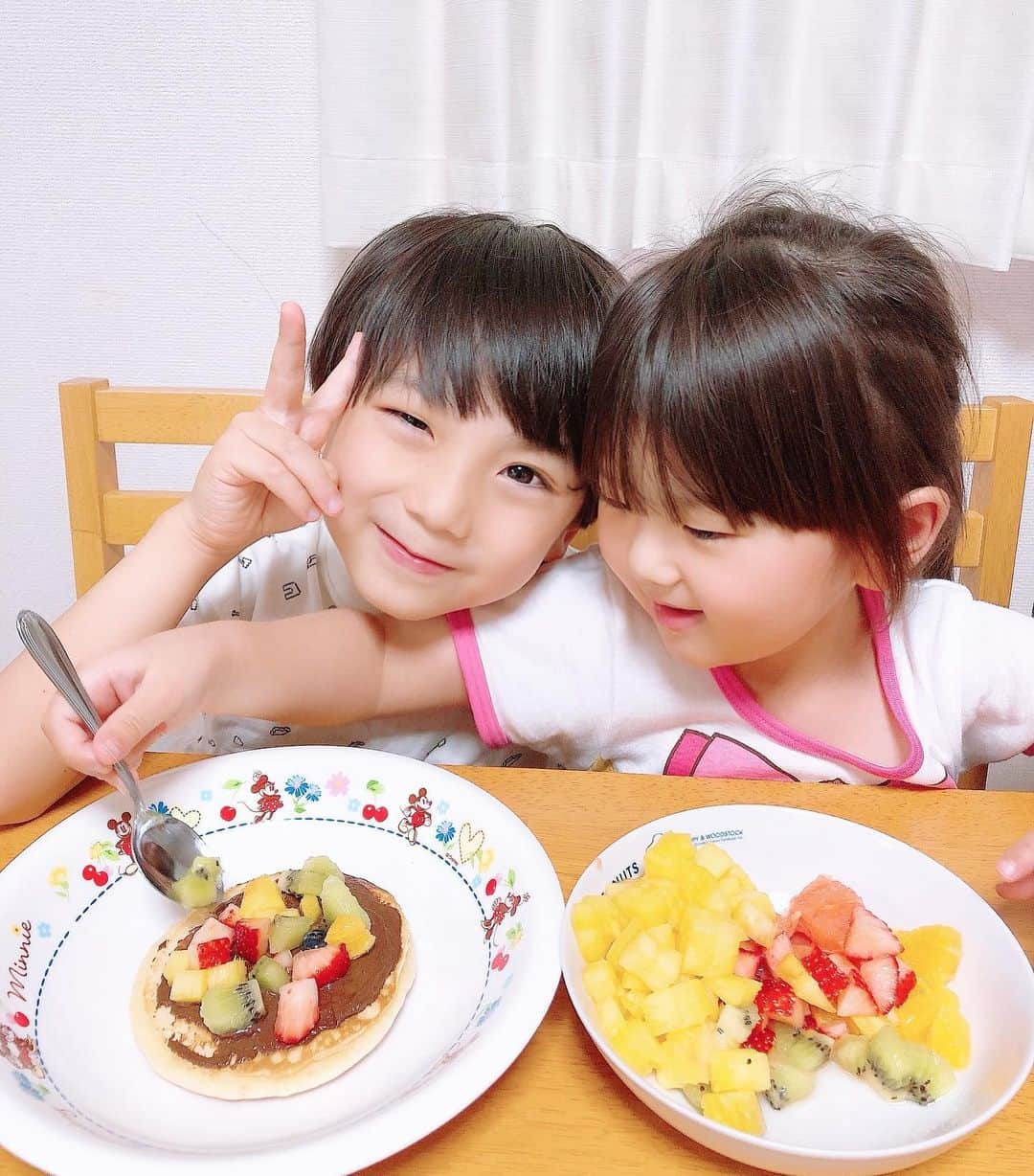 菊地あやかさんのインスタグラム写真 - (菊地あやかInstagram)「. papaに誕生日パンケーキ 作ったよ👦🏻👧🏻🥞💗 32歳のお誕生日おめでとう！！♡ #誕生日パンケーキ #手作りケーキ #HBD #5歳男の子 #4歳女の子 #愛情たっぷり」4月28日 13時48分 - ayaka_official06