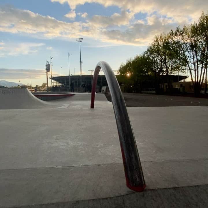 開心那のインスタグラム：「train🚃  🎥　@allysha.le 🙏❤️❤️❤️  @kotone_nsmr @mami_tezuka @cocona.hiraki @lizziearmanto @axelcrusher   @vans  @vansskate  @vansskateapac  @vansjapan  @welcomeskateboards  @spitfirewheels  @187killerpads  @bonesbearings  @advanceskate  @mbm_parkbuilders  @hotdoggeryesso」