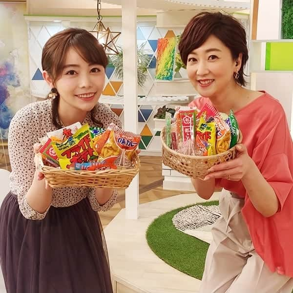 池尻和佳子さんのインスタグラム写真 - (池尻和佳子Instagram)「今日の「タダイマ！」は、懐かしい駄菓子の世界をお届けします🤗✨  遠藤商店の駄菓子、どれもワクワクしますよ‼️‼️  皆さんは何が好きでしたか？  #遠藤商店#博多区#福岡市 #駄菓子#おうち時間#rkb #駄菓子屋さん#ごっこ#タダイマ #ビッグカツ#きなこ棒#都こんぶ #モロッコヨーグル#キャベツ太郎」4月28日 15時30分 - wakako_ikejiri_rkb