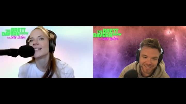 ケイティー・ルクレールのインスタグラム：「I’m the nerd who always brings the headshot. Today is the 888th episode of @brettdavernshow holy cow!」