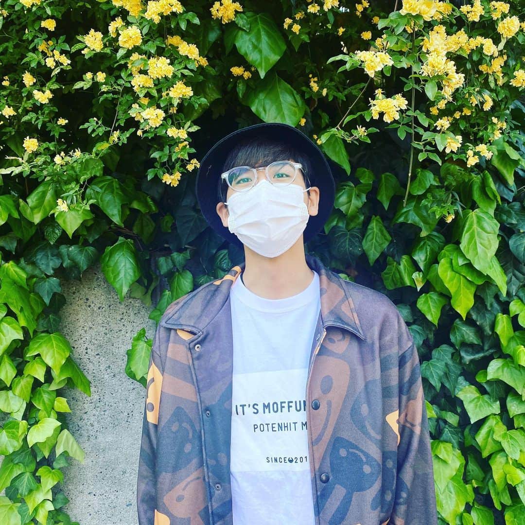 池岡亮介さんのインスタグラム写真 - (池岡亮介Instagram)「花の名前を教えて下さいな。」4月28日 17時37分 - ikeoka_ryosuke