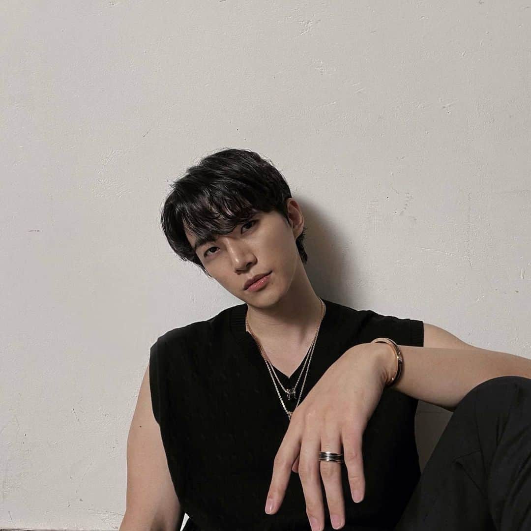 ジュノ のインスタグラム：「#ad #Bvlgari #BvlgariJewelry #Bzero1」