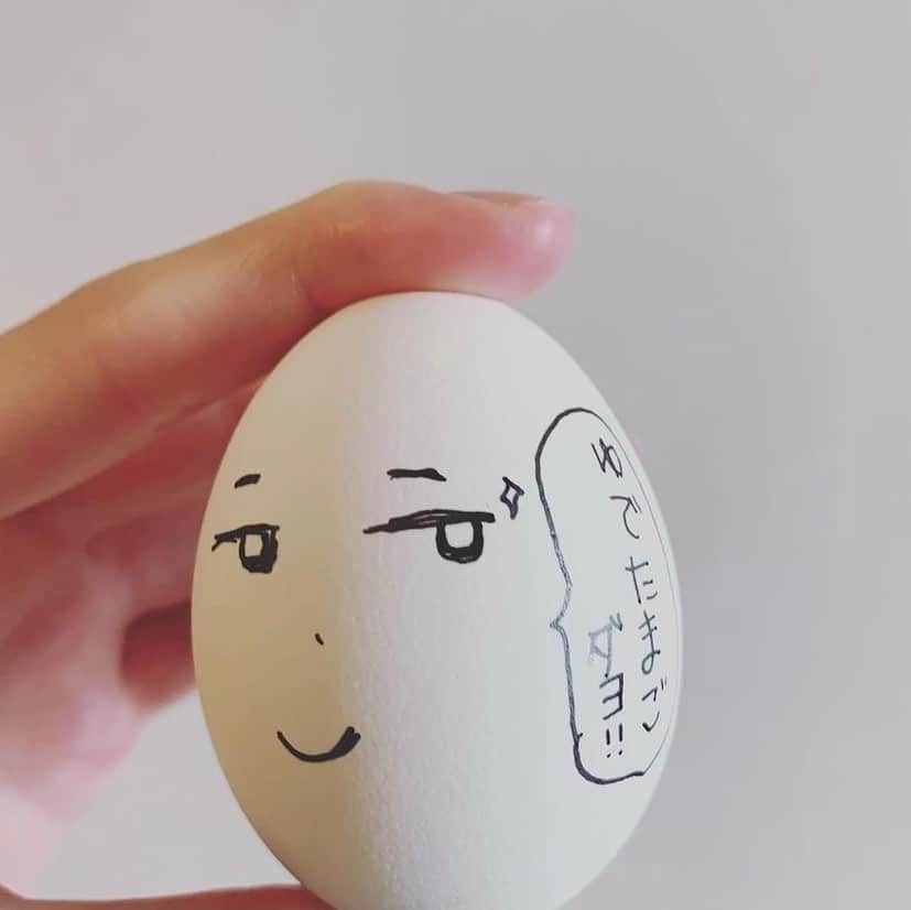 和田まあやさんのインスタグラム写真 - (和田まあやInstagram)「🍳 生卵と間違えないように私はこうしてます🥚 冷蔵庫開けるたびちょっぴり楽しいです☺︎」4月28日 18時31分 - wada_maaya_official