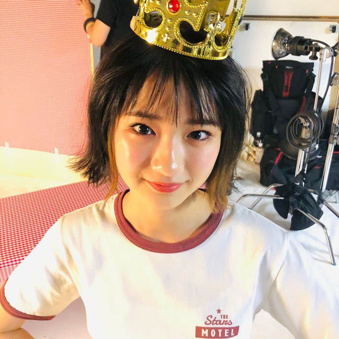 ニコ☆プチのインスタグラム：「👑  顔ちっちゃ~~なミウは王冠が似合う🥺💖  #和田美羽」
