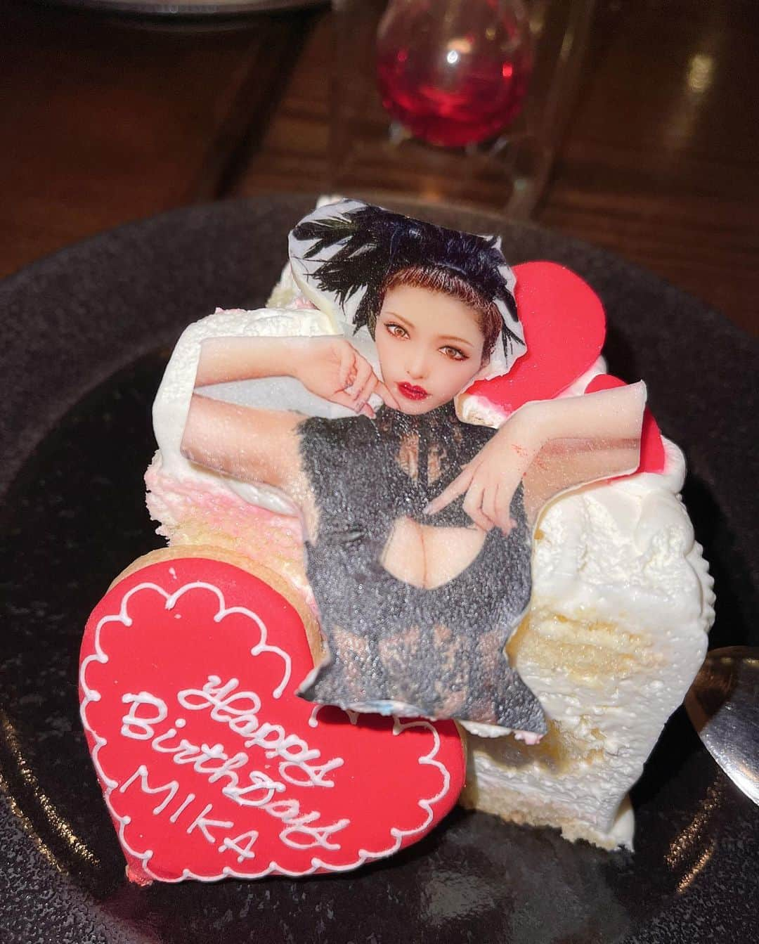 MIKAさんのインスタグラム写真 - (MIKAInstagram)「可愛いすぎるケーキ🎂😍 ありがとう🥲♥️♥️  #birthdaygirl #416」4月28日 19時10分 - cjd_mika