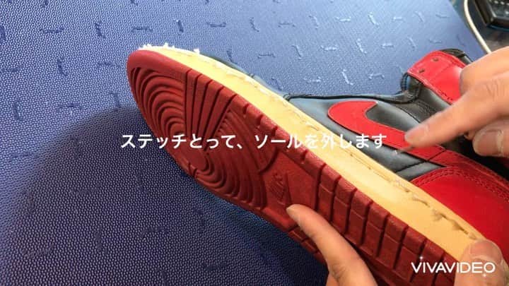 Sneaker At Randomのインスタグラム：「本八幡店の新保です。  ジョーダン1のインナーソール交換で、ソールを外しているところを見てみようの動画です。笑  #airjordan1#jordan#jordan1 #エアジョーダ1#ブレッド#bred#アンジェラスペイント#Angelus Paint#スニーカー好き#スニーカーアトランダム #スニーカー #スニーカー修理 #修理職人 #市川 #本八幡 #大阪 #心斎橋#sneakeratrandom #sneaker #shoestagram #repair」