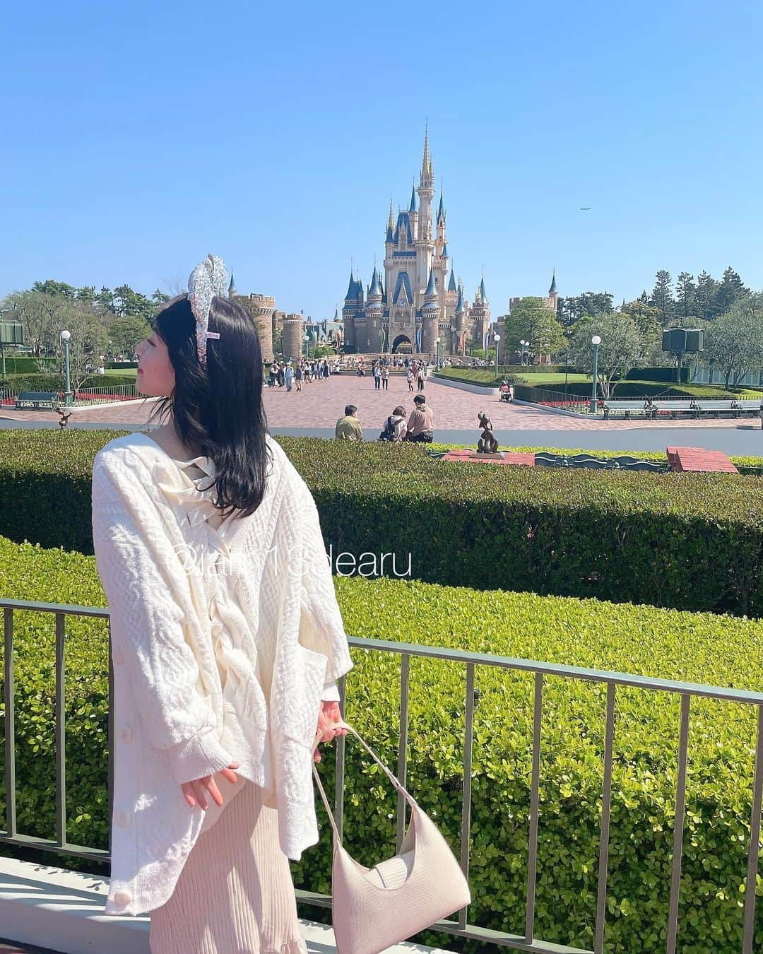 柚月瀬那さんのインスタグラム写真 - (柚月瀬那Instagram)「I miss traveling🥺👉🏻👈🏻 珍しくユルフワだった時の写真 👼🏻☁️ デズニー恋しいお友達恋しい  ＃2枚目の私笑いなよ🤣」4月28日 20時27分 - iam13dearu