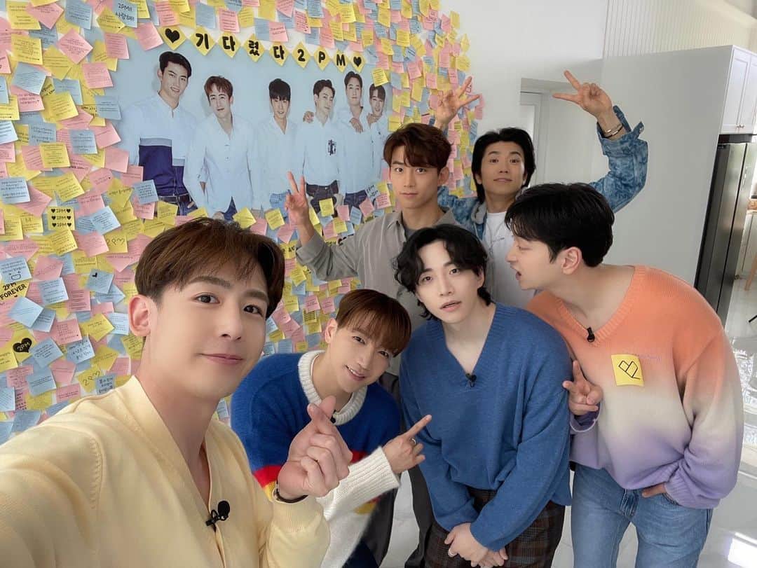のインスタグラム：「(감격)2PM 완전체를 보기 위해 지금까지 살아왔다고 해도 과언이 아닐 정도(행복)  #다섯이서스페셜하게왔습니다 #나노단위로앓는중🕑 #💗❤️💚💙💛💜 #레투스타그램」