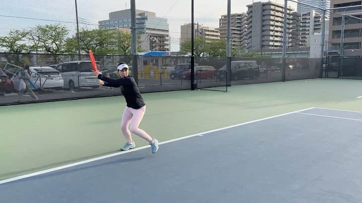 尾崎里紗のインスタグラム：「ピンクのスパッツ🐷﻿ ﻿ ﻿ ﻿ ﻿ ﻿ #glico ﻿ #powerproduction ﻿ #head ﻿ #headtennis_official﻿ #headjapan﻿ #teamhead ﻿ #asicstennis﻿ #teamasics ﻿ #imoveme﻿ #onitsukatiger ﻿ #株式会社タイド ﻿ #TIDE. ﻿ #gram3 ﻿ #グラムスリー ﻿ #tbc_aesthetic ﻿ #エステ ﻿ #エステティックtbc ﻿ #尾崎里紗 ﻿ #risaozaki ﻿ #tennis ﻿ #tennisplayer ﻿ #テニス ﻿ #fitness ﻿」
