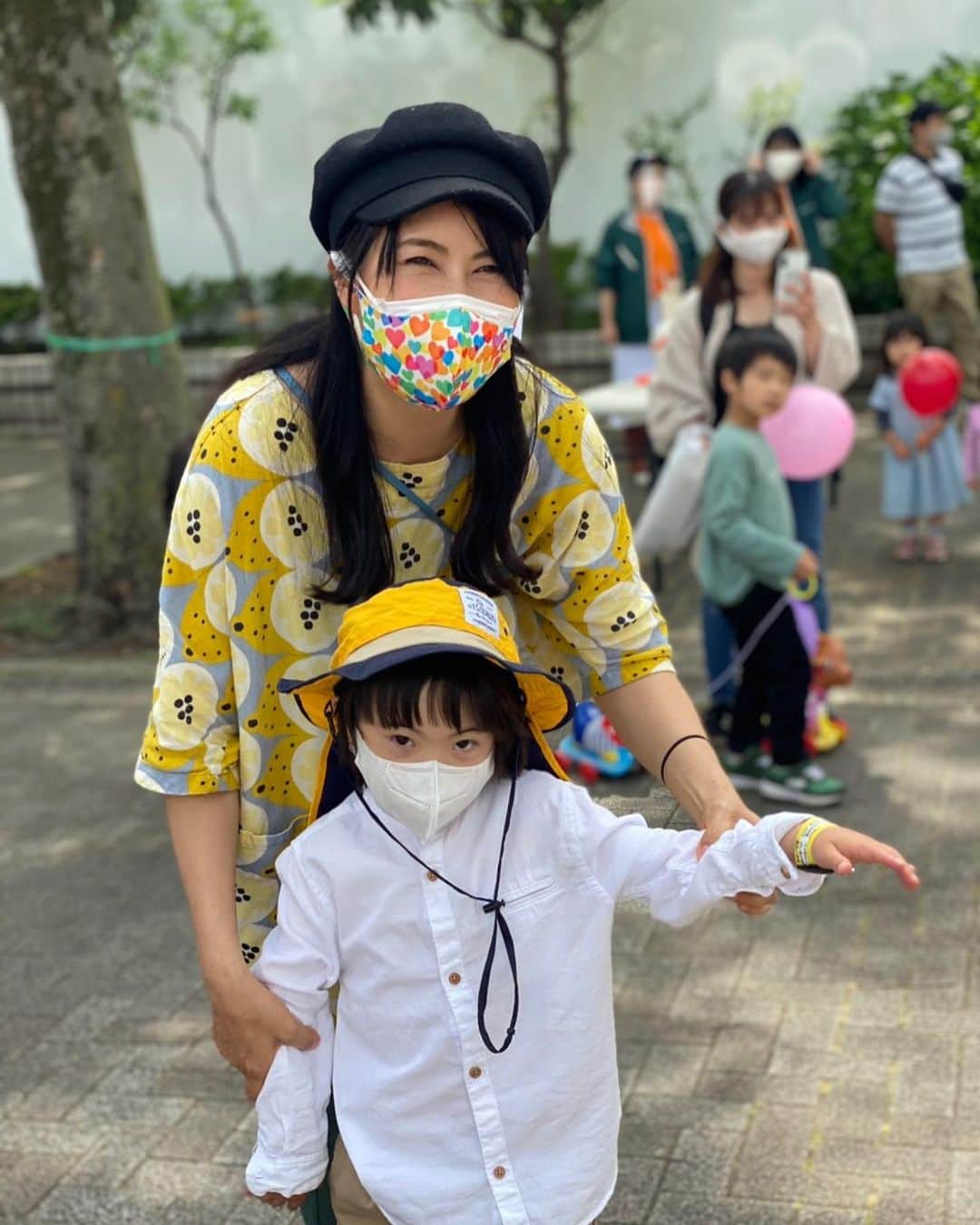 龍円愛梨のインスタグラム：「バディウォーク東京💛❤️💙💚  代々木公園での開催でした。  予約制で入場制限もしてたので、密にならず、でも沢山の仲間にお会いできました。リアルに会うのは2年ぶり。  司会してる美保さんの歌声聴きながら、涙ぐみました。ありがとうー😊  #渋谷　#代々木公園　#ダウン症　#バディウォーク　#BuddyWalk #Tokyo #downsyndrome」