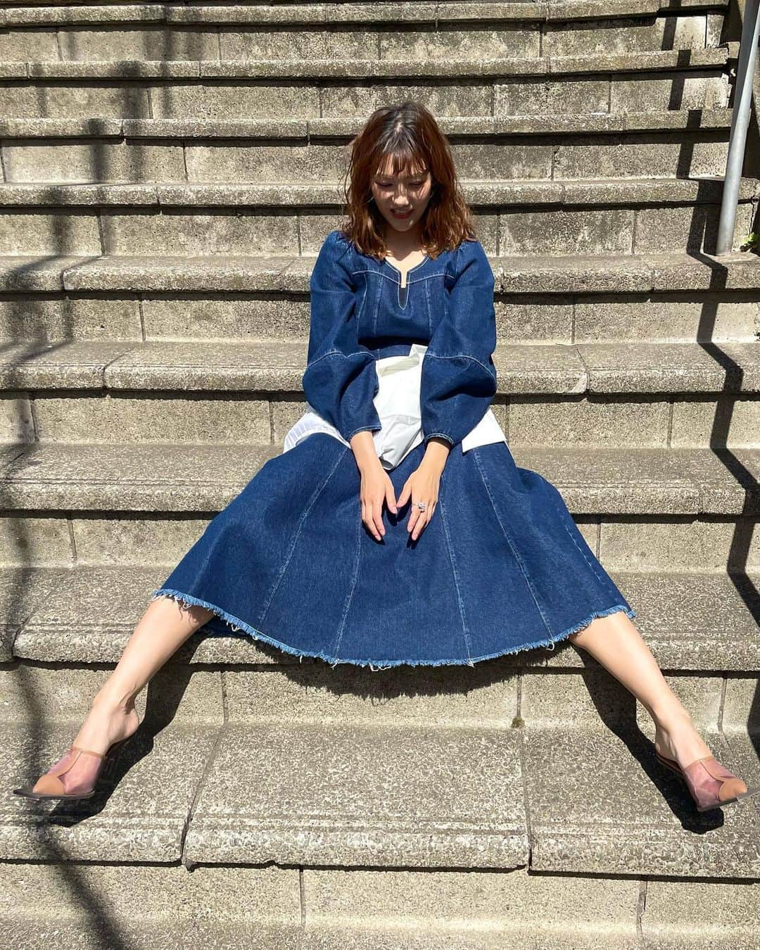 宮澤佐江さんのインスタグラム写真 - (宮澤佐江Instagram)「着たかったお洋服を着れて嬉しかった日☺︎✨ 2枚目は…なんちゅー格好してんねん。🤦🏻‍♀️ . #隠しきれてないヒラメ筋」4月28日 21時53分 - sae_3830