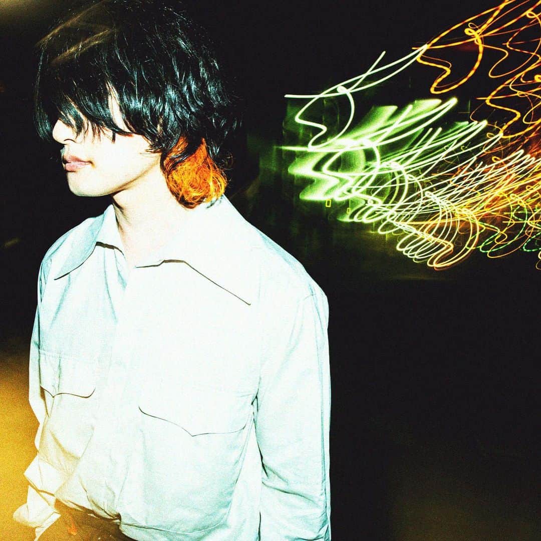 磯部寛之のインスタグラム：「An amazing music video of our latest tune is up on YouTube now. The first video with Ib as a member of the band and with Masa with his hair dyed in blond (actually looking great). Hiro 我々の新曲の、めちゃカッコいいMVが完成してYouTubeにアップされました。リアド偉武初のメンバーとしての&まーくん初の金髪(まじかっこ良すぎ)のMVです。ひろ #alexandros #閃光 #musicvideo #youtube」