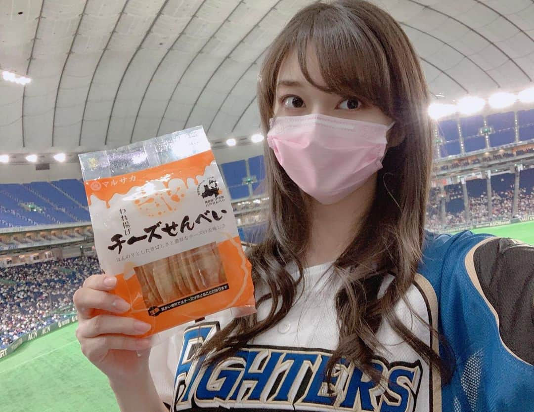 牧野真莉愛さんのインスタグラム写真 - (牧野真莉愛Instagram)「♡ ♡ マルサカ🎀 ✨💖チーズせんべい💖✨ 姉がくれた💕💕 東京ドームへ行きましたまりあ🐰2021.4.16 つづく ♡ ♡  #lovefighters ❤ #マルサカ #チーズせんべい #モーニング娘21 #morningmusume21 #牧野真莉愛」4月28日 23時00分 - maria_makino.official