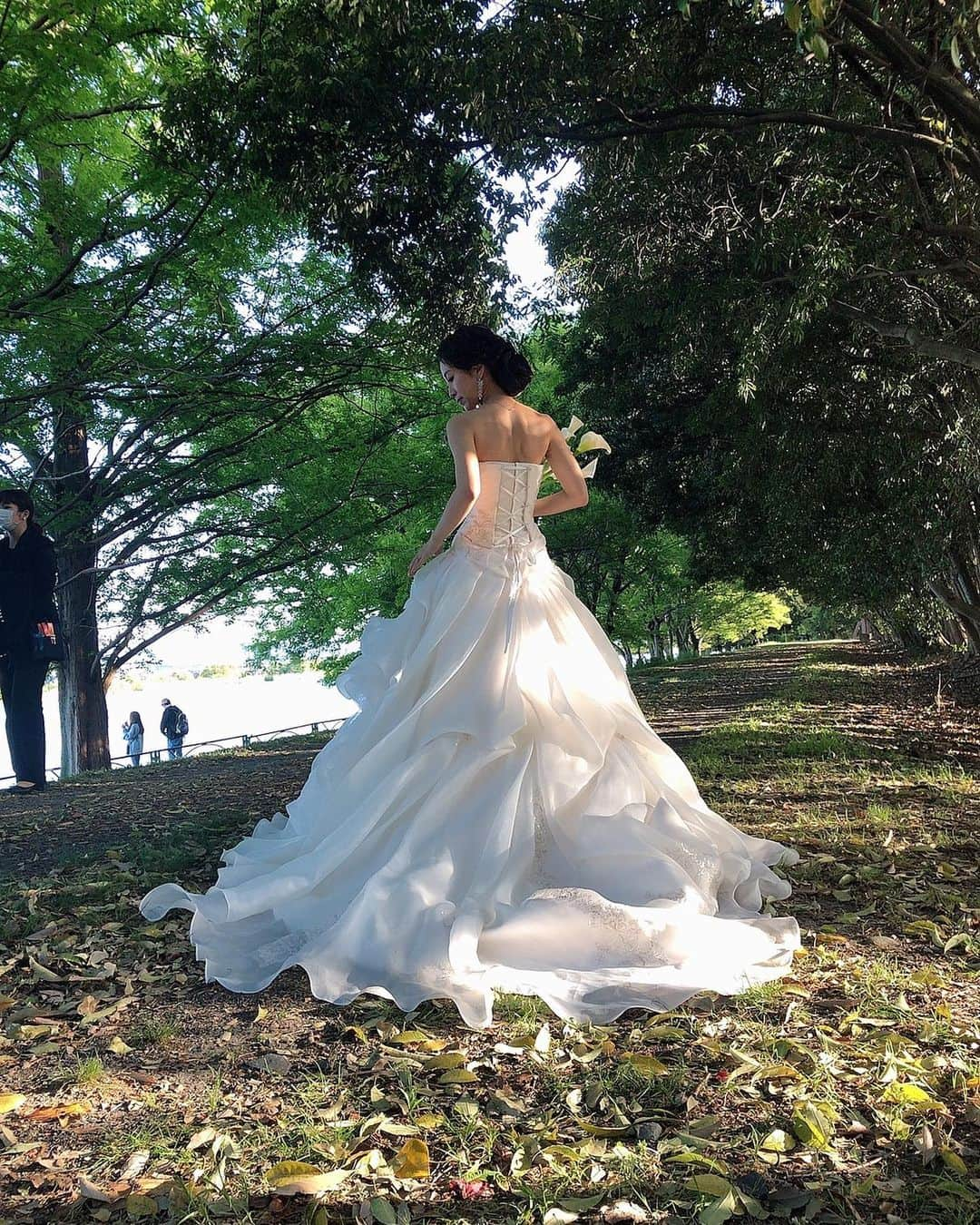 柚月めいのインスタグラム：「. photo wedding🔔🍃🤍  . . #感謝 #wedding#weddingdress#weddingphoto#bridal #ウエディングドレス#ウエディングブーケ#ウエディングヘア#卒花#ブライダル#柚月めい」