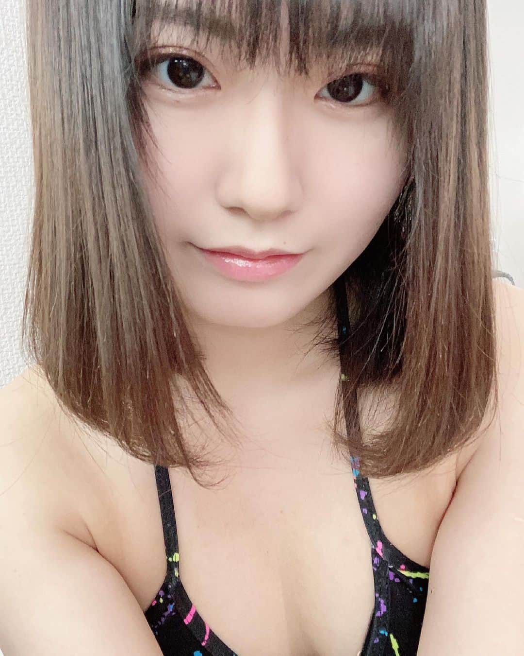 卯花莉央のインスタグラム：「（すきだよ） #グラドル #グラドル自画撮り部  #グラビアモデル #かわいい #好き #自撮り女子 #清楚系女子」