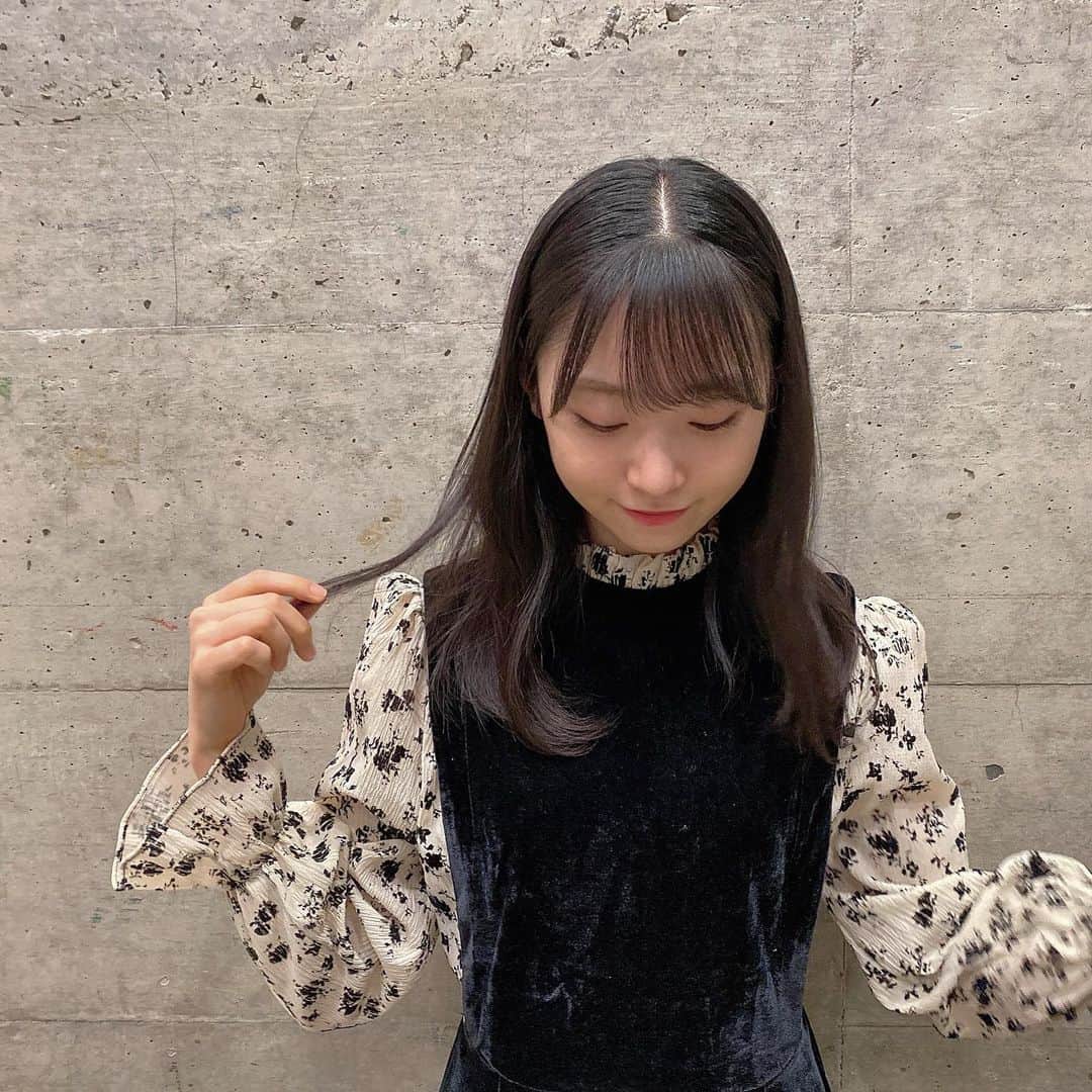のインスタグラム：「. ୨୧┈┈┈┈┈┈┈┈┈┈୨୧ . #オンラインお話し会  #AKB48 #私服 #ワンピース  #ウェーブ巻き  . ୨୧┈┈┈┈┈┈┈┈┈┈୨୧」